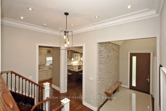 353 Kingsview Drive