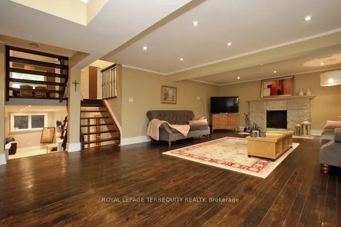 353 Kingsview Drive