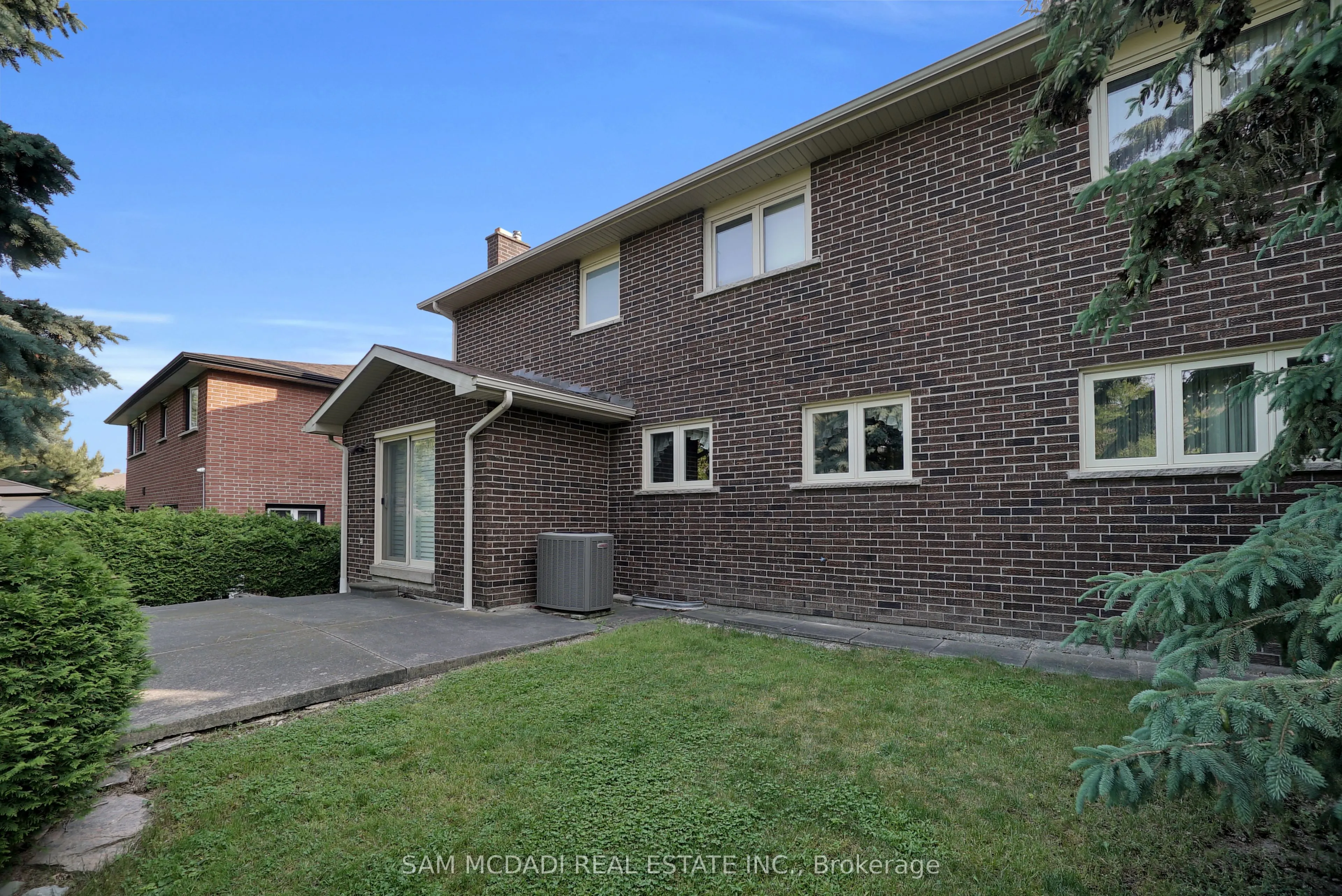 2529 Claymore Crescent