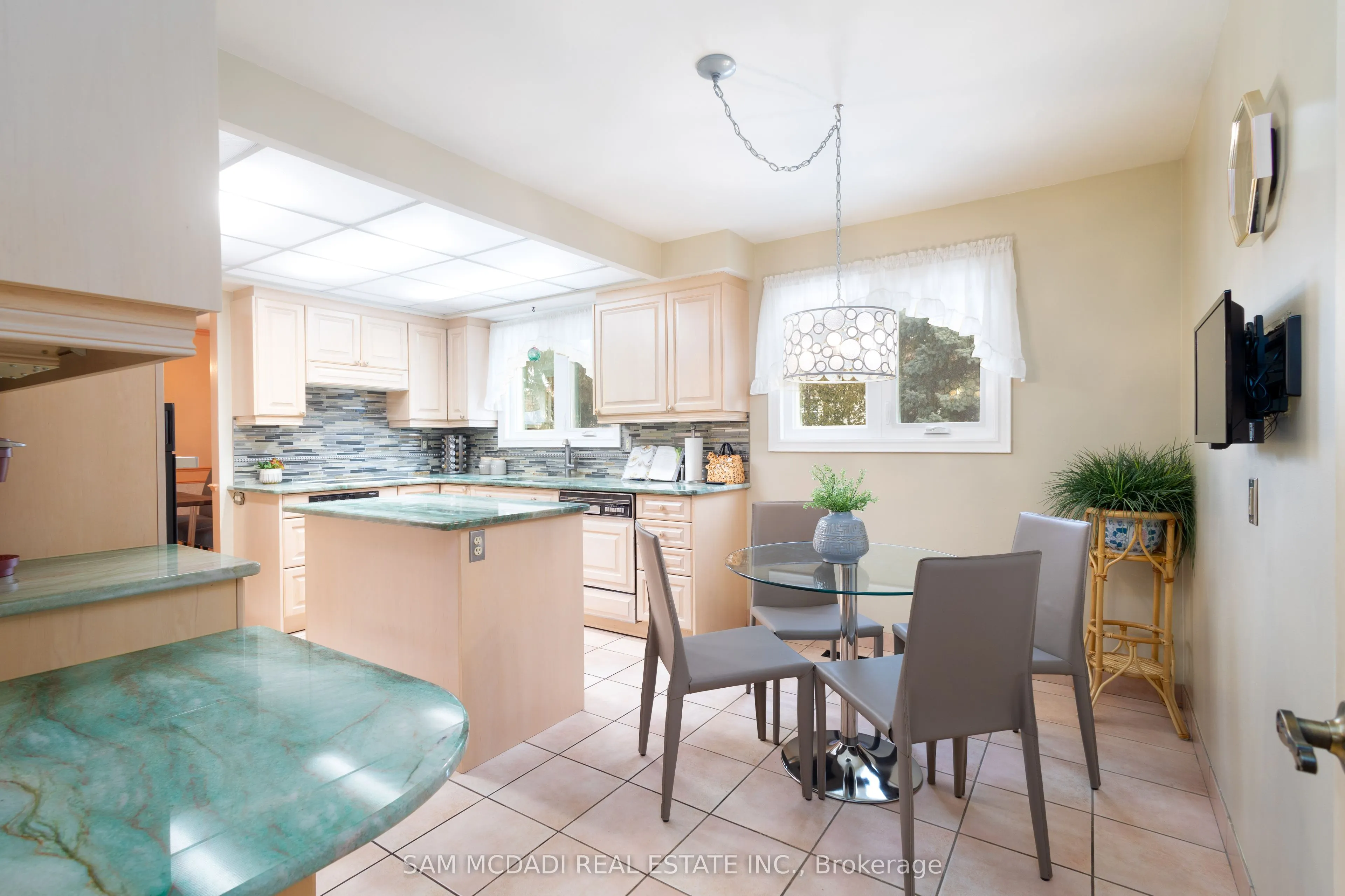 2529 Claymore Crescent