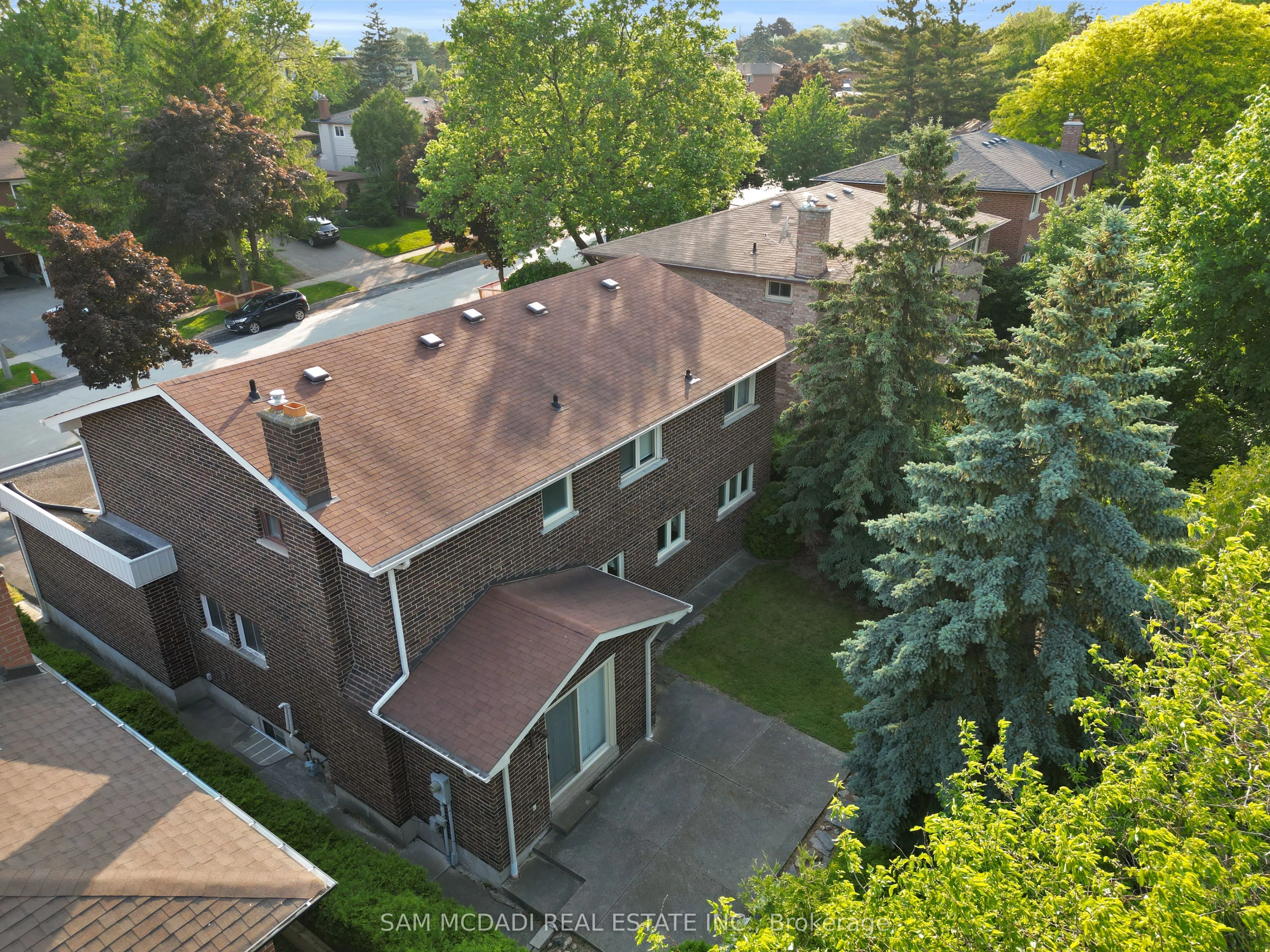 2529 Claymore Crescent
