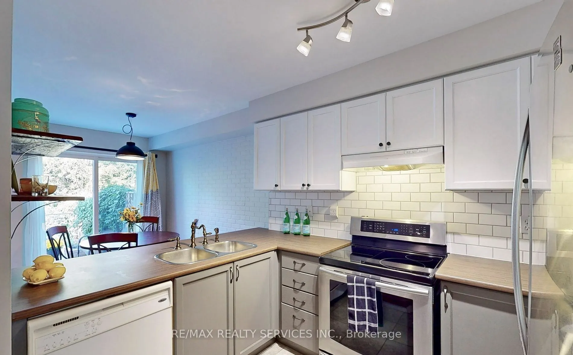 16 Fairway Court