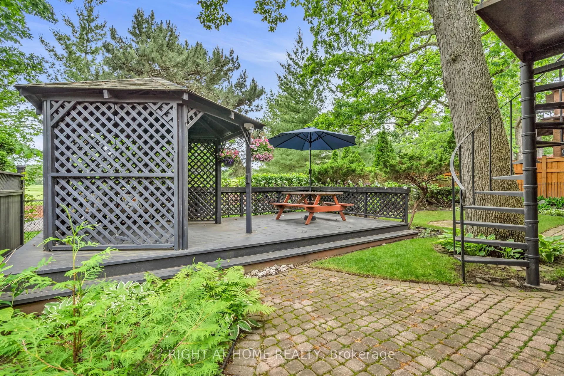 5 Poplar Heights Drive