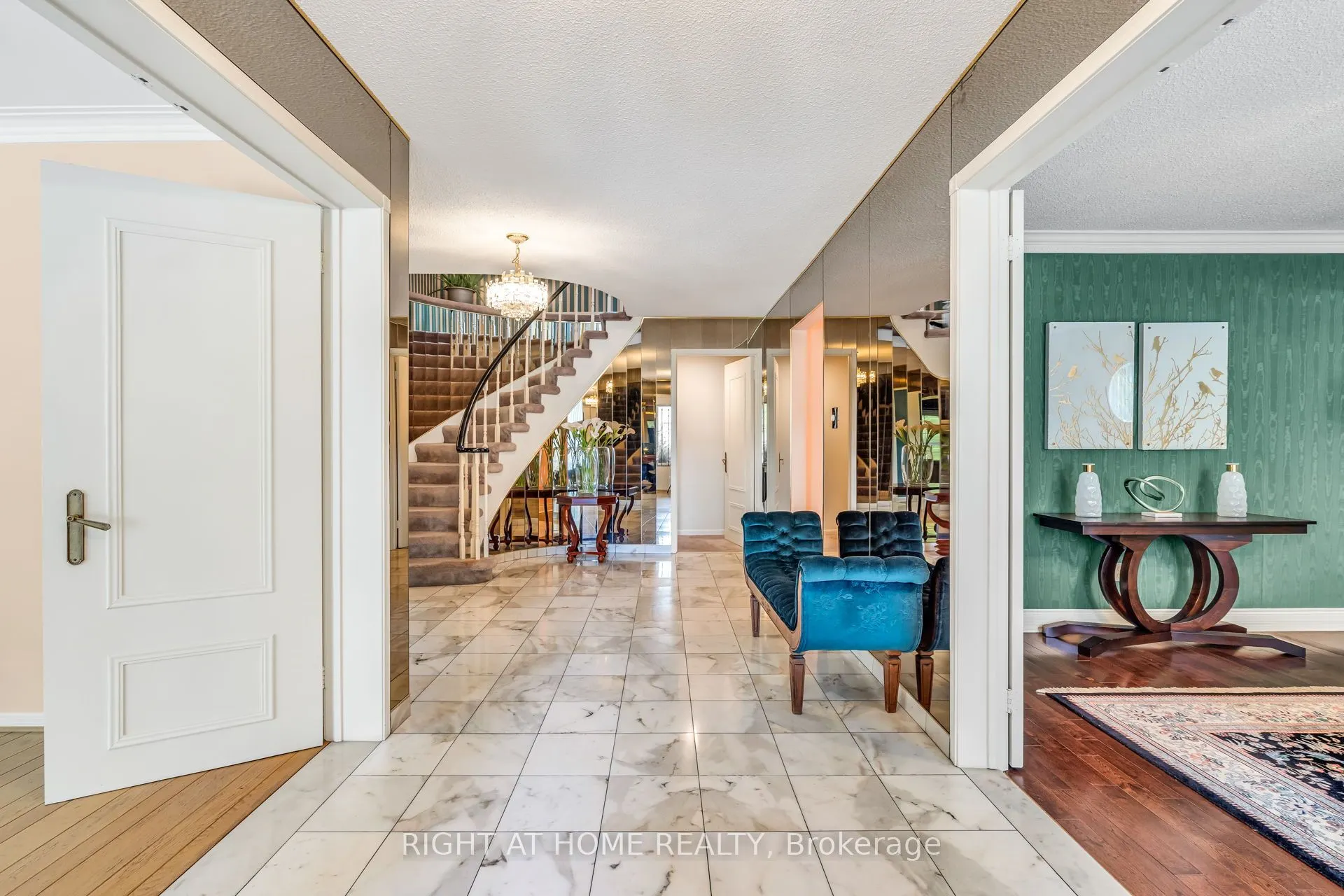 5 Poplar Heights Drive