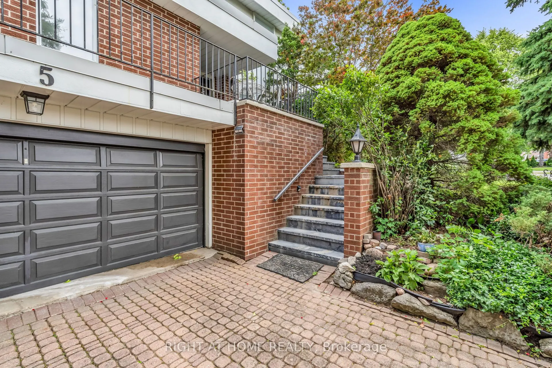 5 Poplar Heights Drive