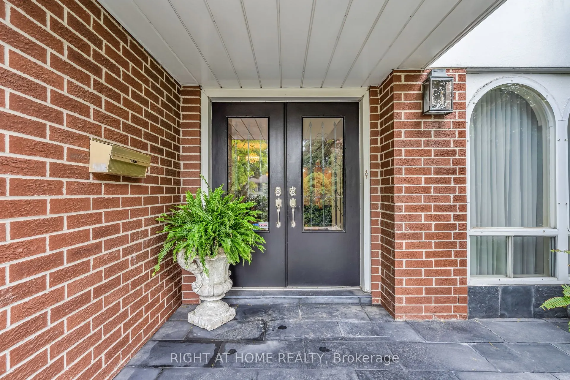 5 Poplar Heights Drive
