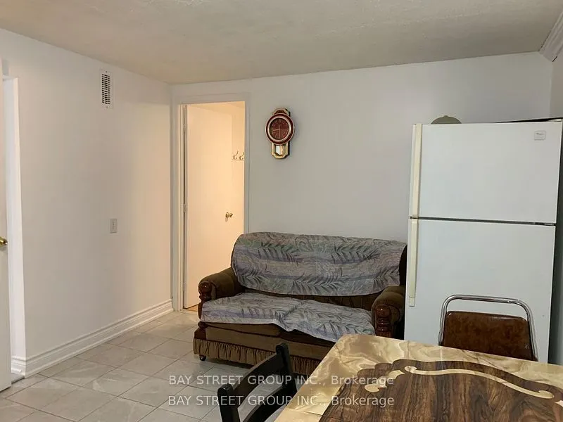 865 Consort Crescent, #Upper Basement