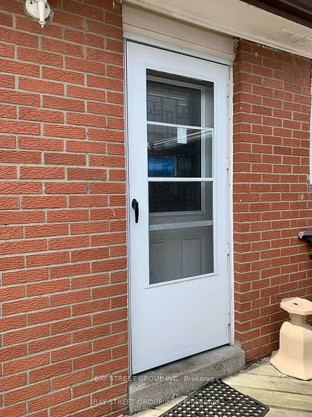 865 Consort Crescent, #Upper Basement