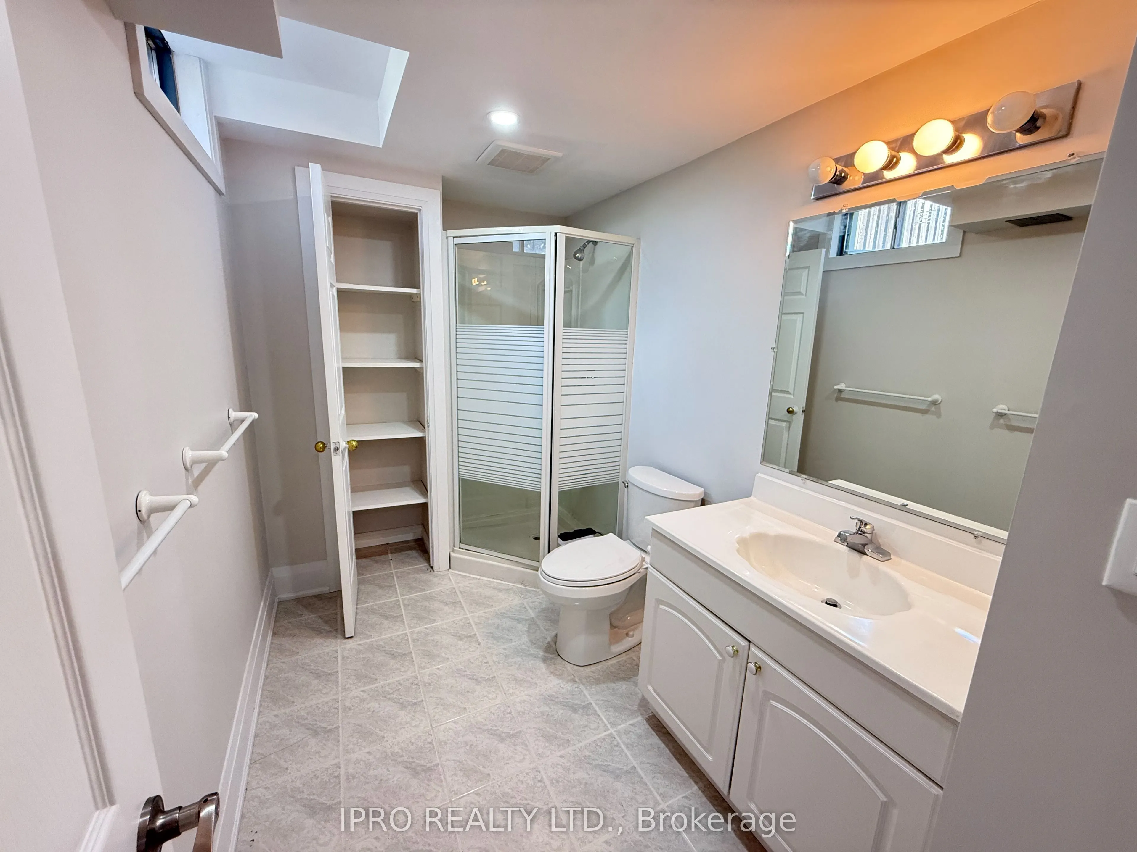 495 Fairview Road W