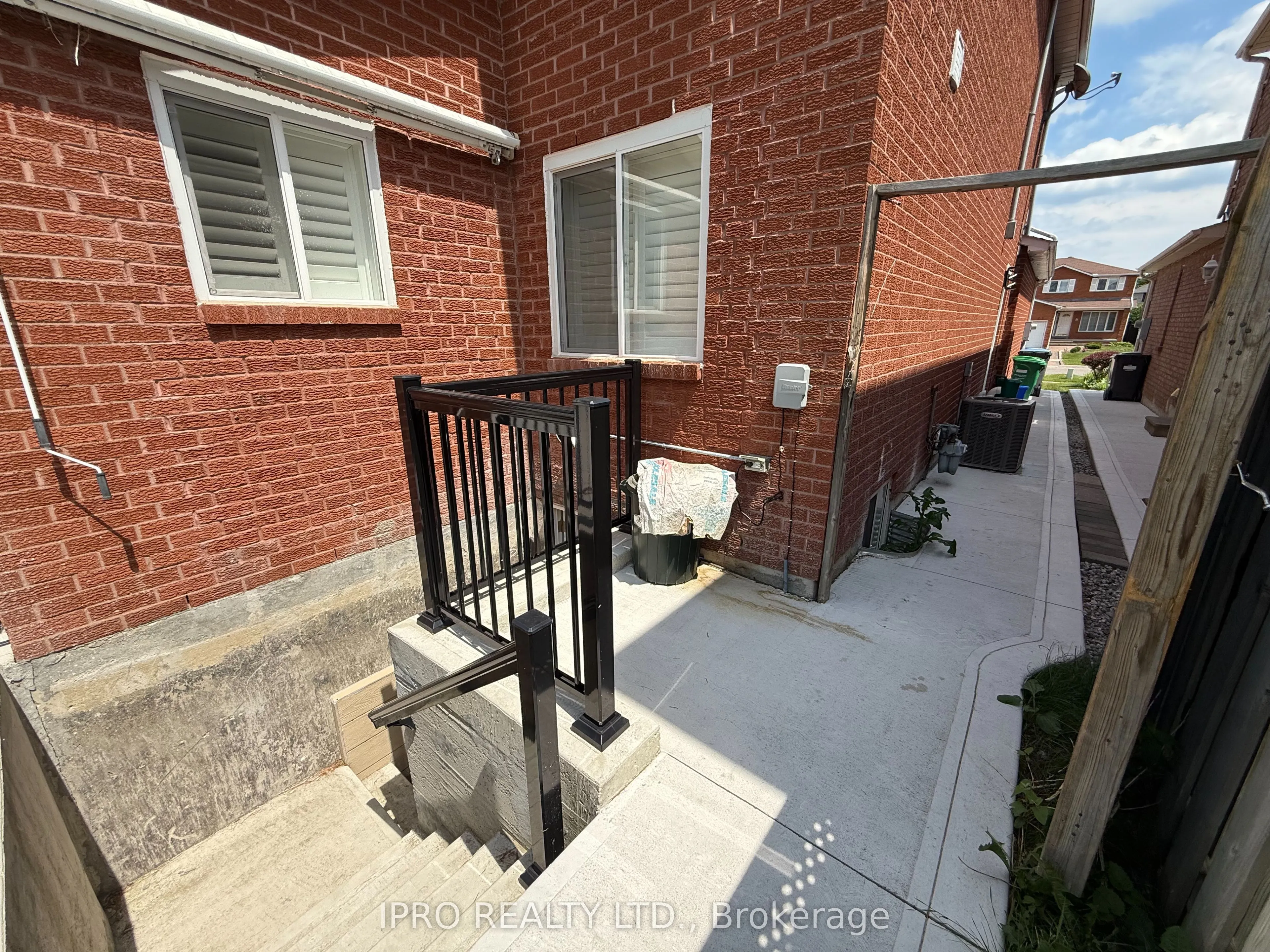 495 Fairview Road W