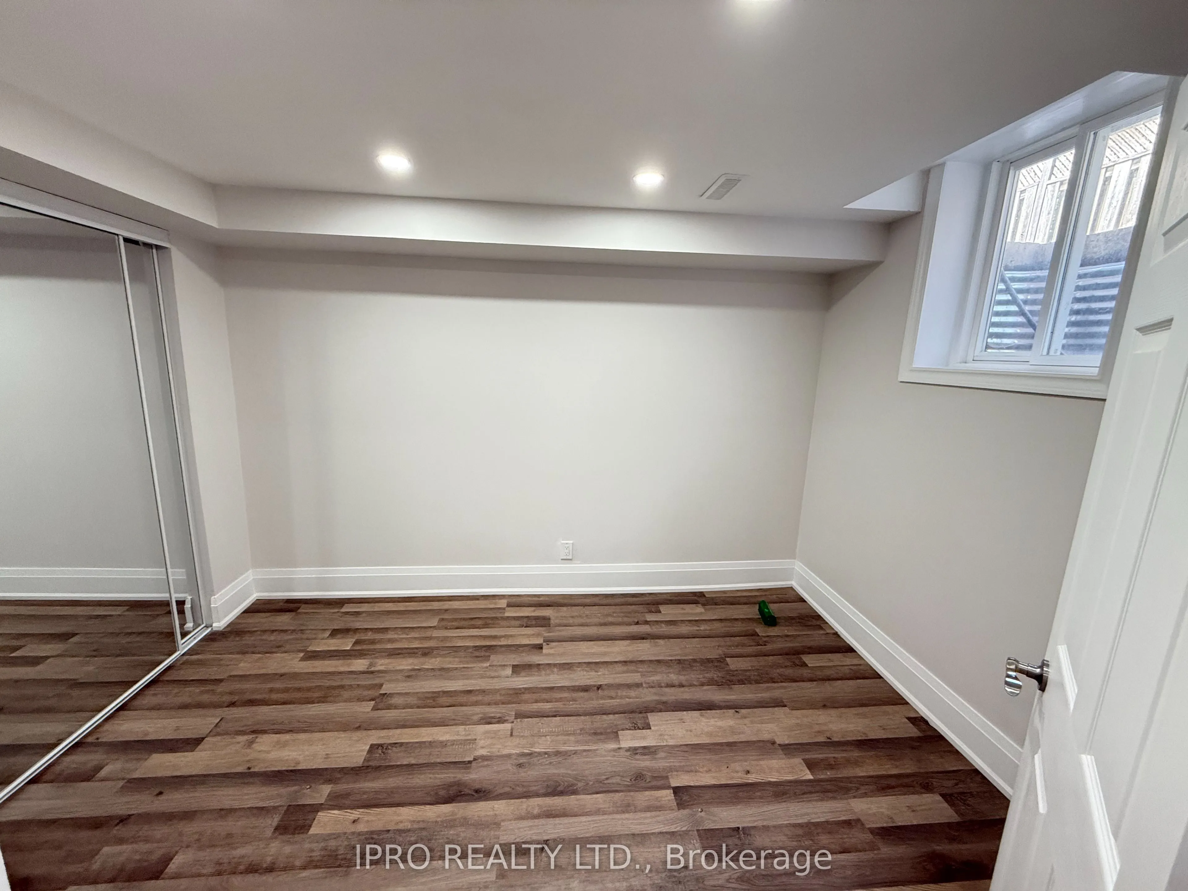 495 Fairview Road W