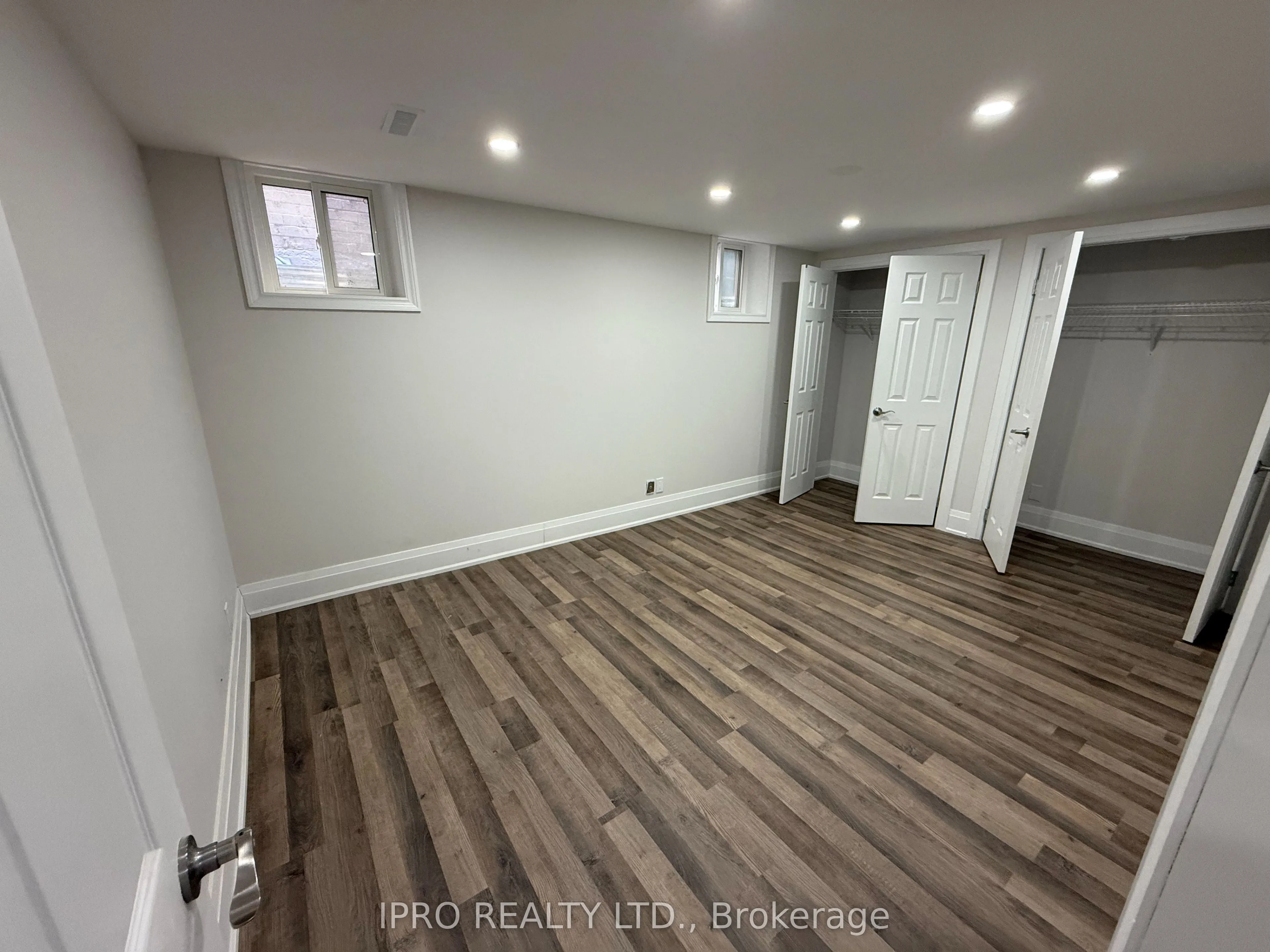 495 Fairview Road W