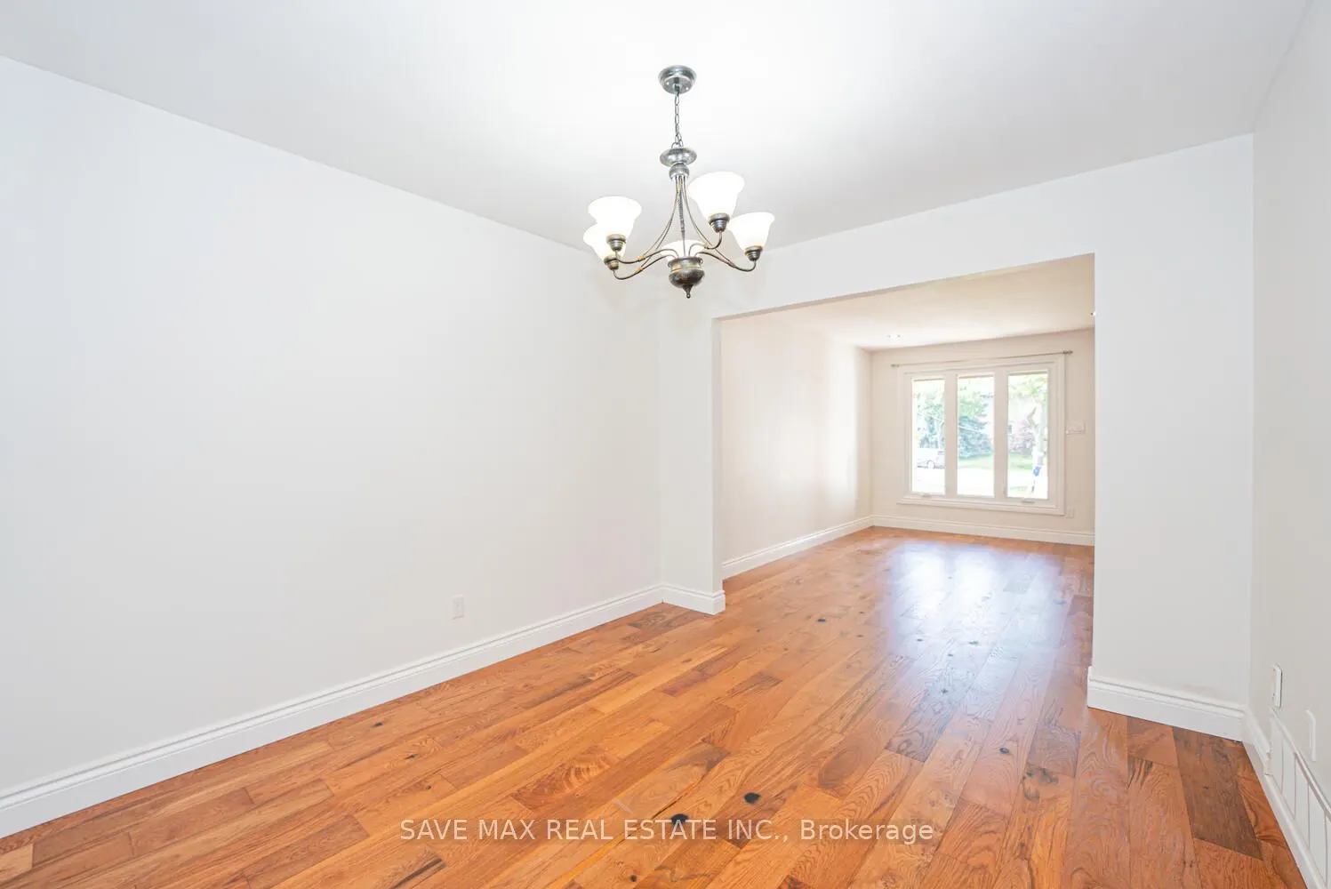 6983 Hickling Crescent