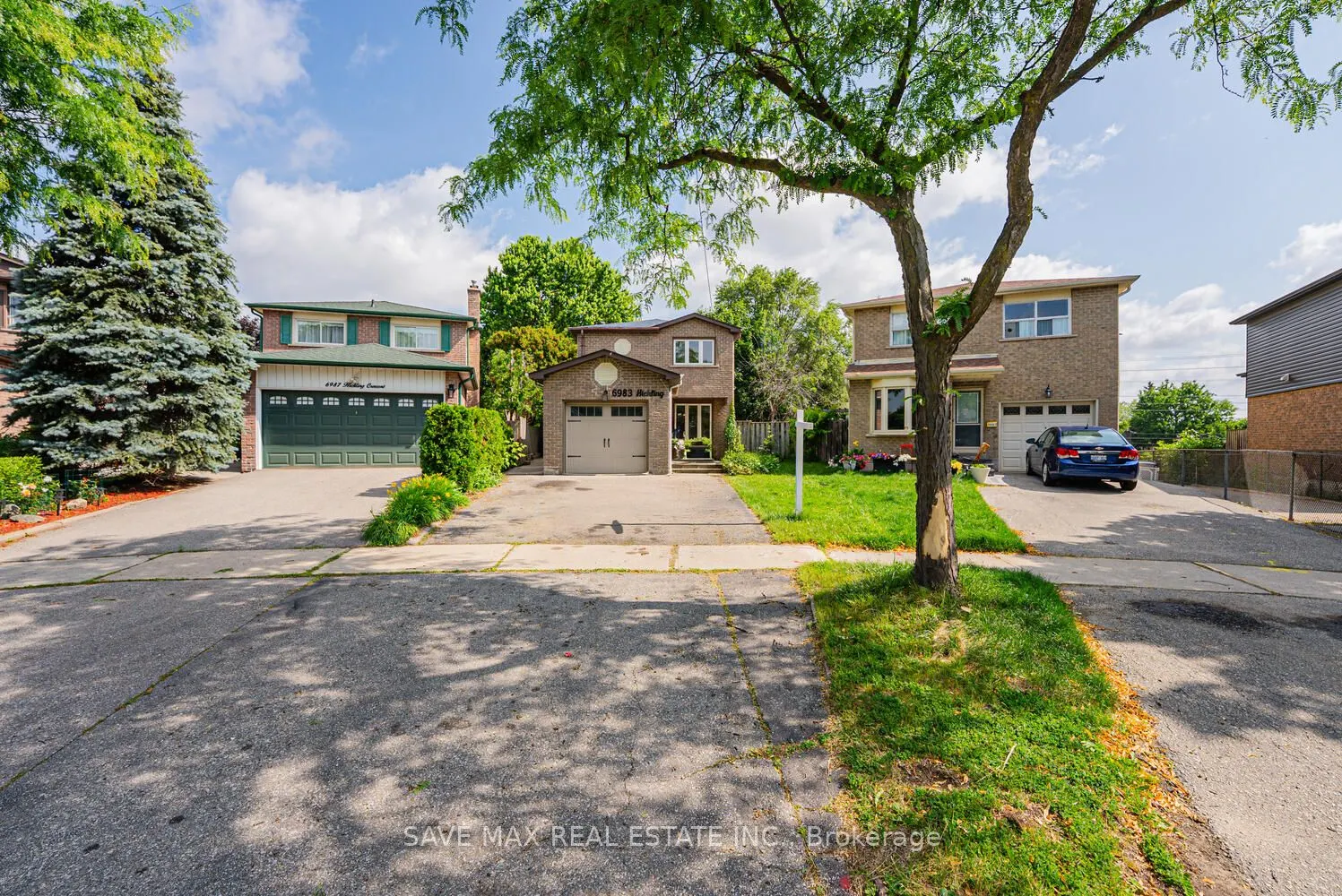6983 Hickling Crescent
