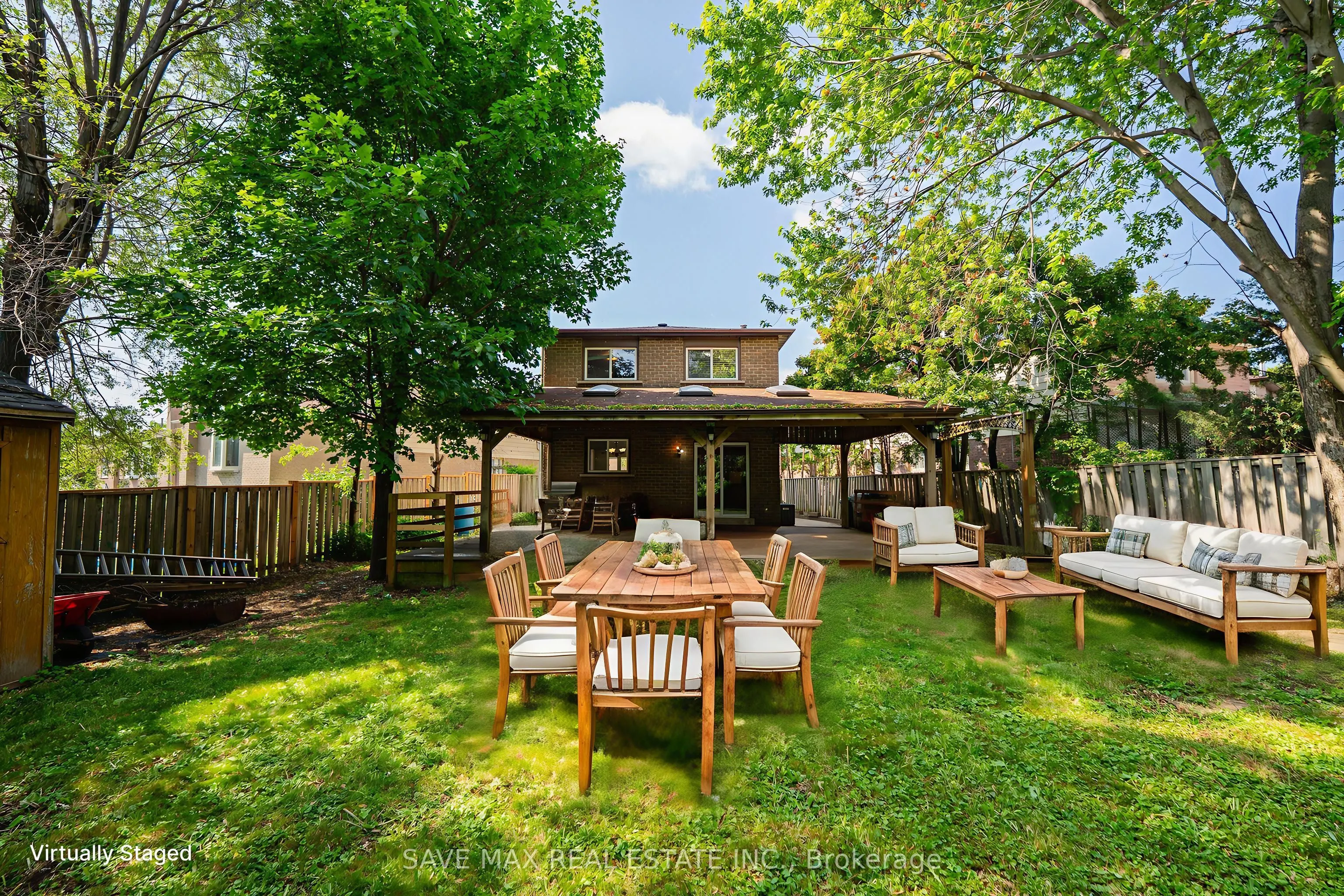 6983 Hickling Crescent