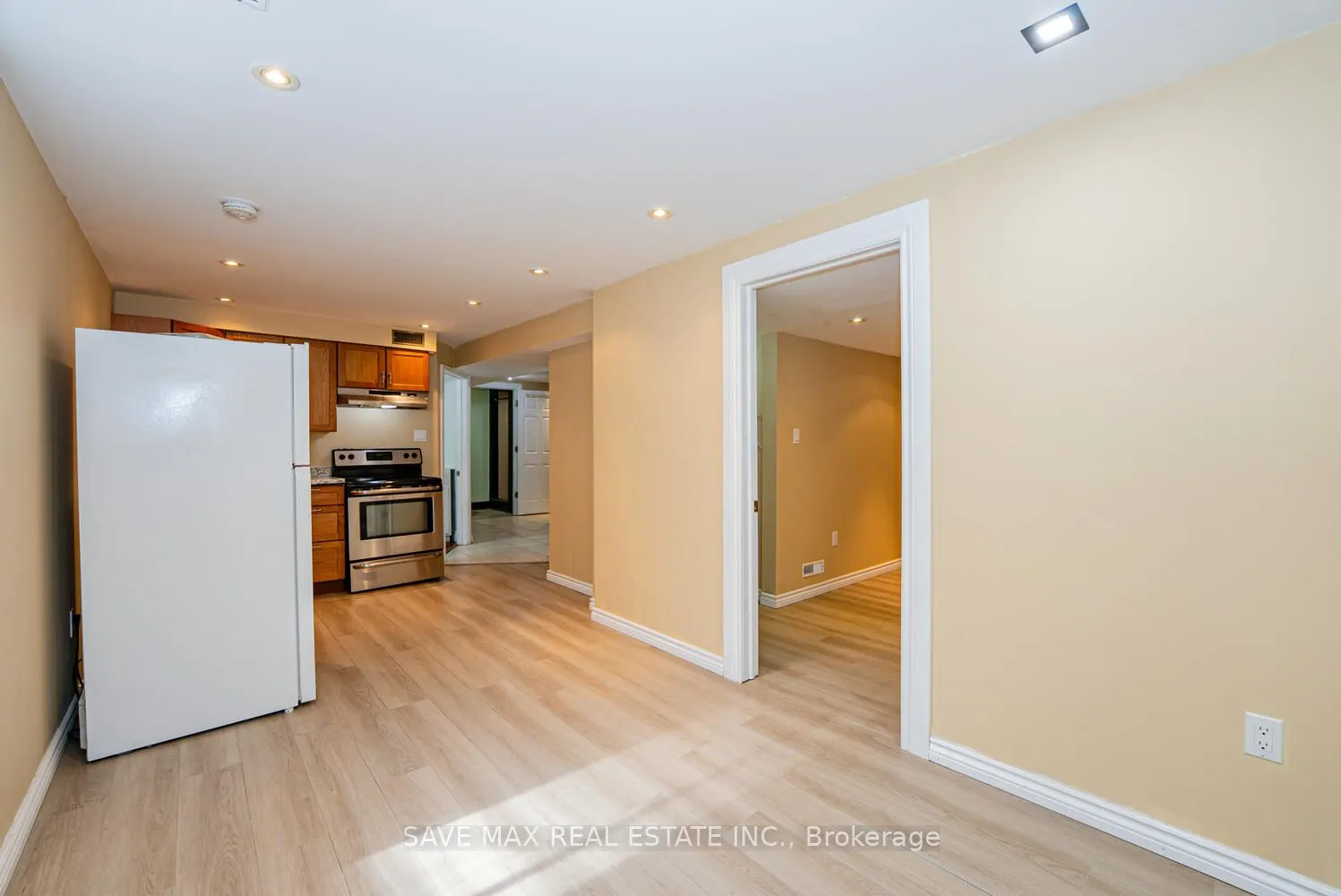 6983 Hickling Crescent