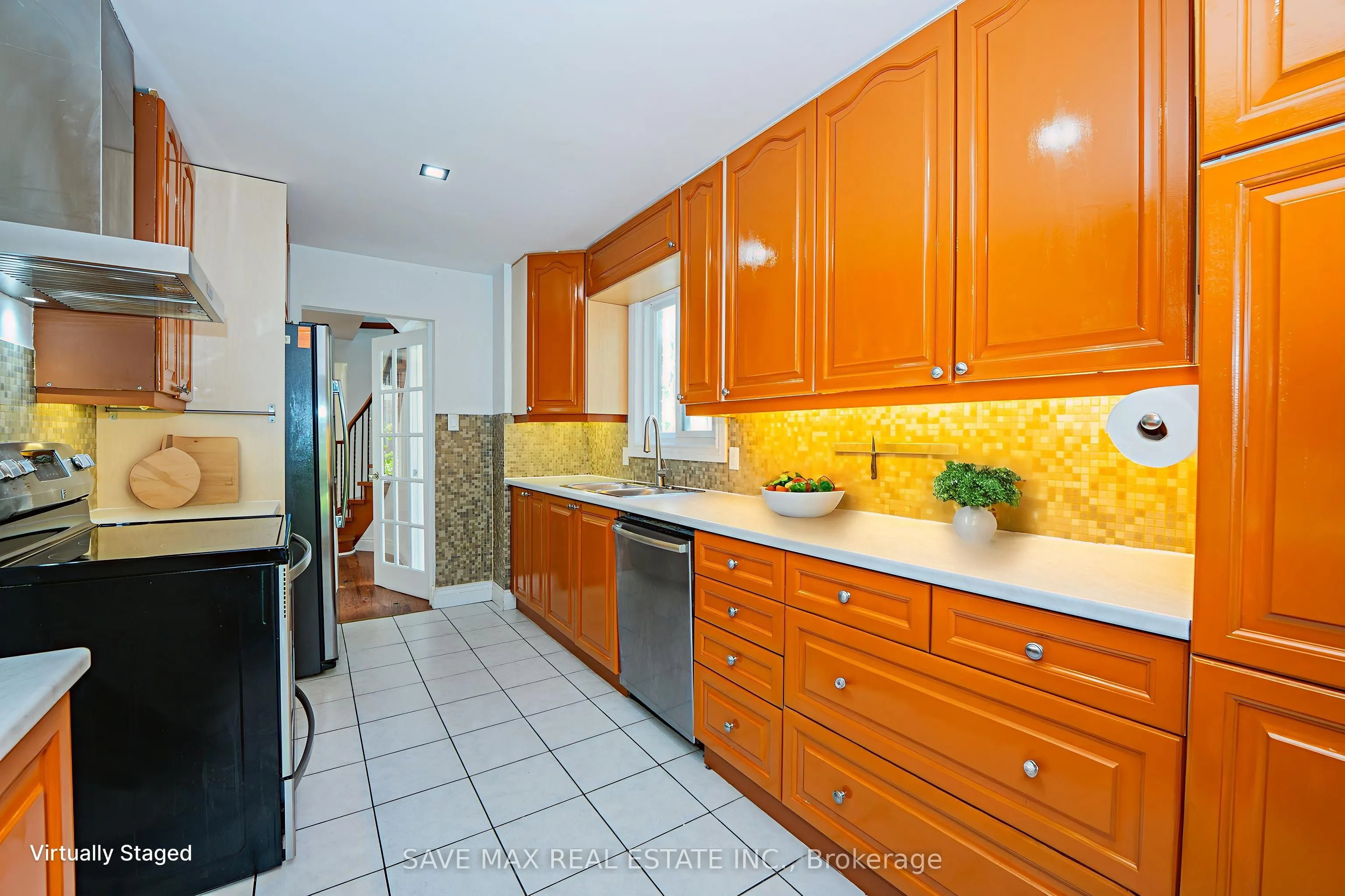 6983 Hickling Crescent