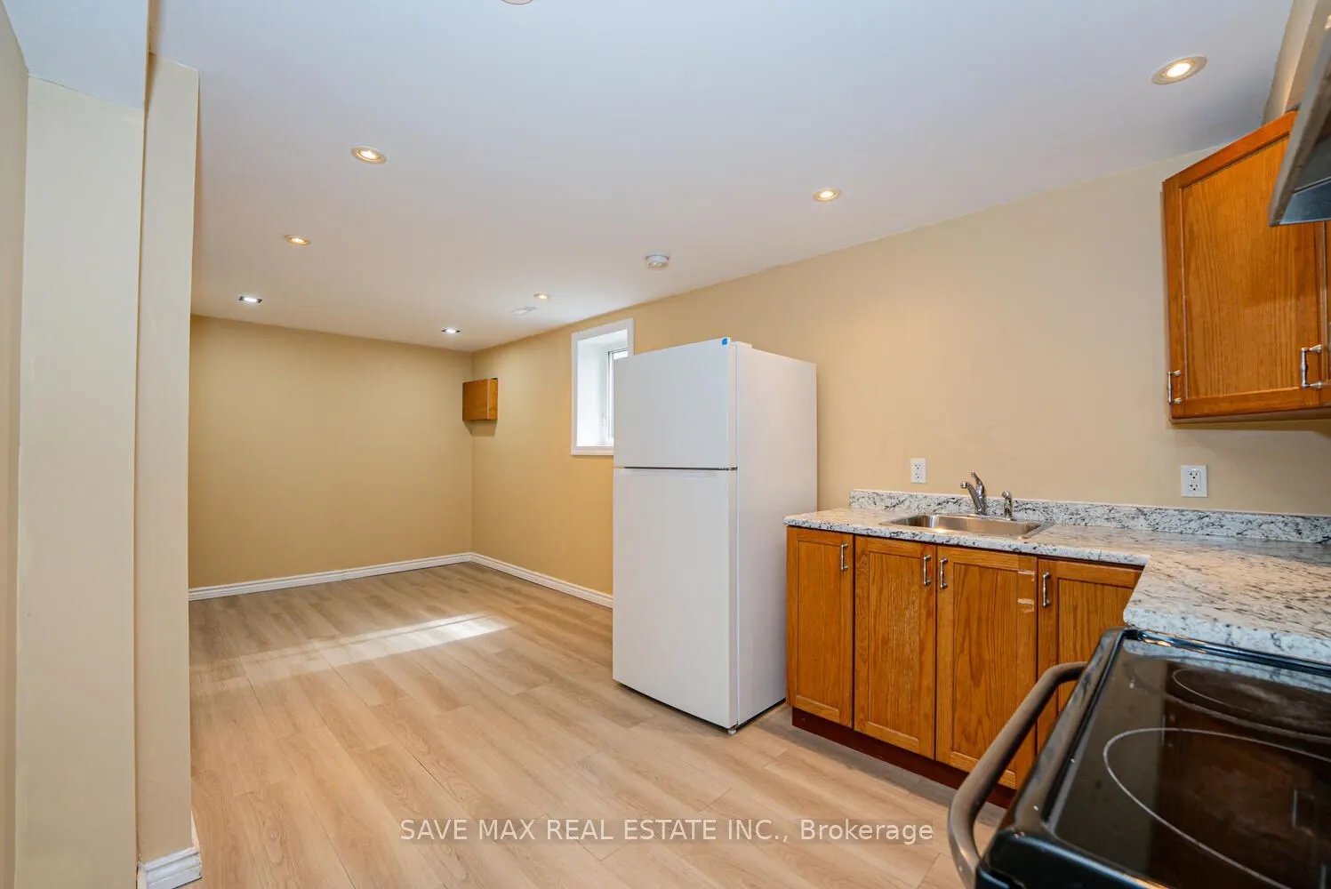 6983 Hickling Crescent