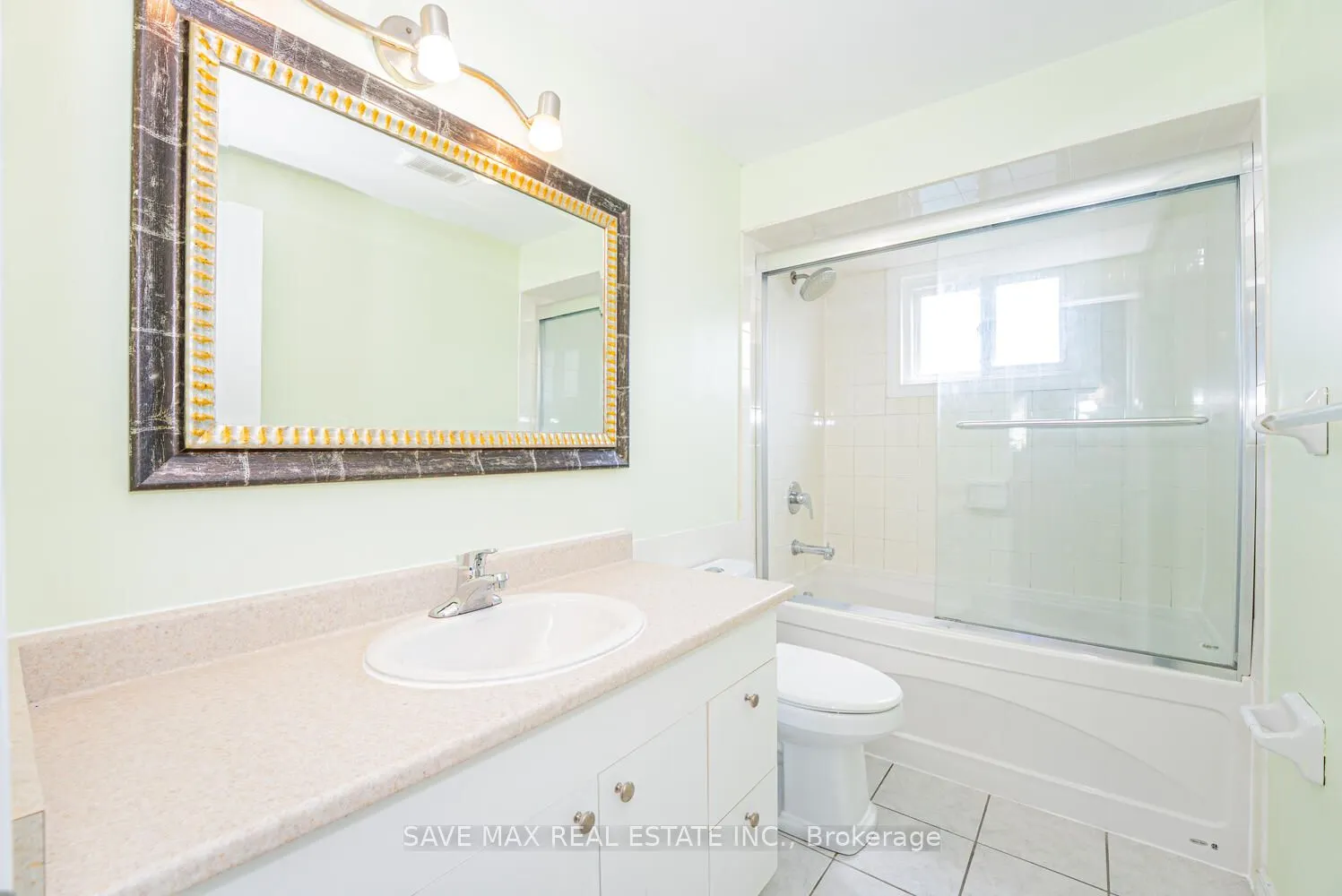 6983 Hickling Crescent