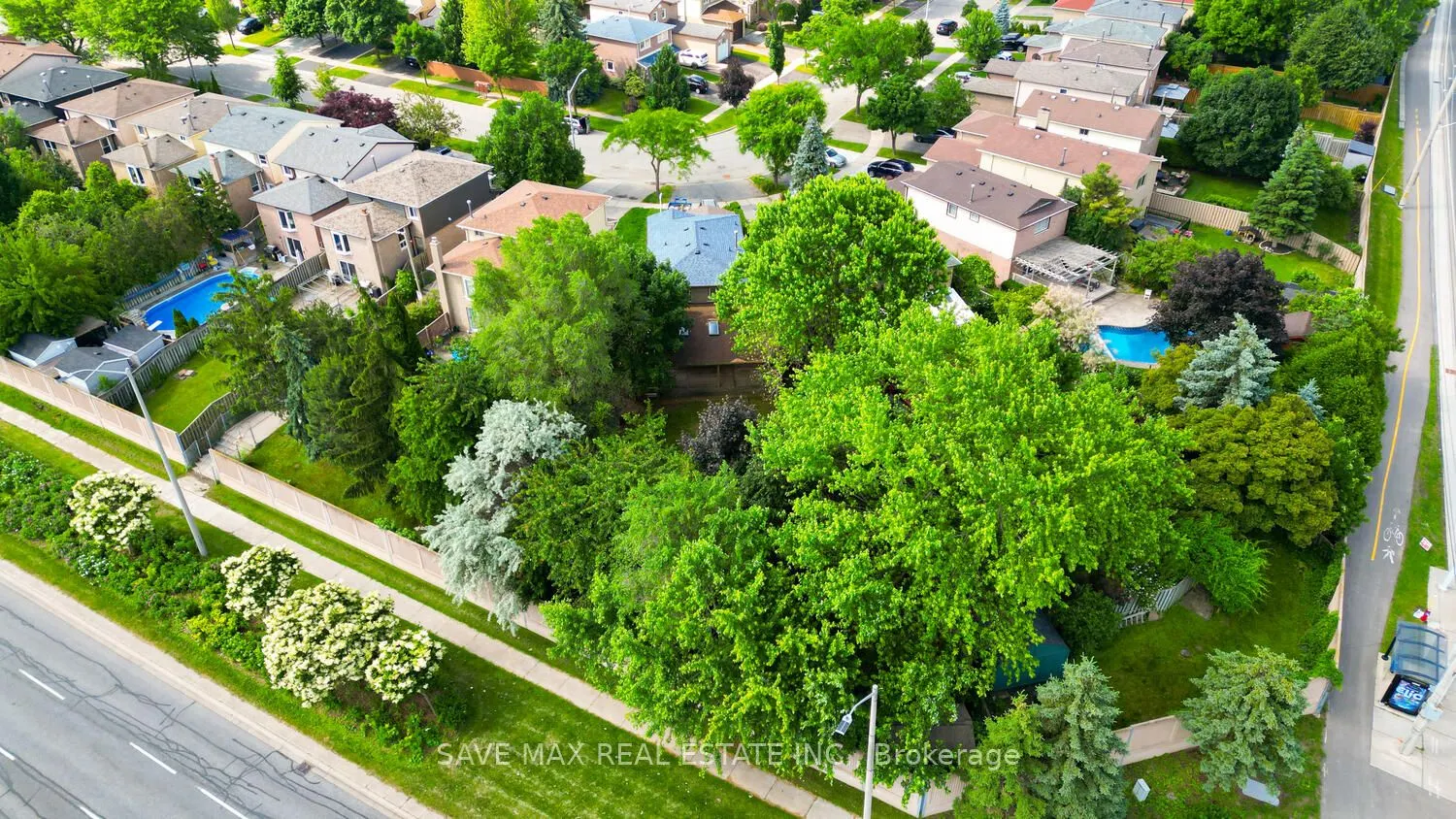 6983 Hickling Crescent