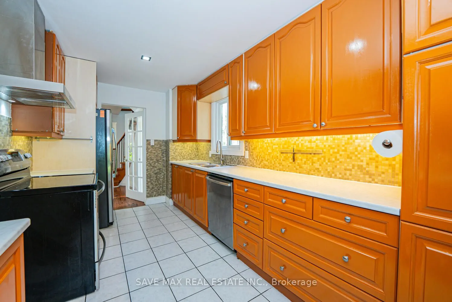 6983 Hickling Crescent