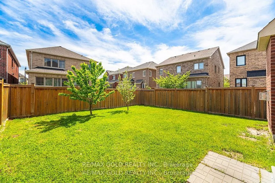 209 Castle Oaks Crossing