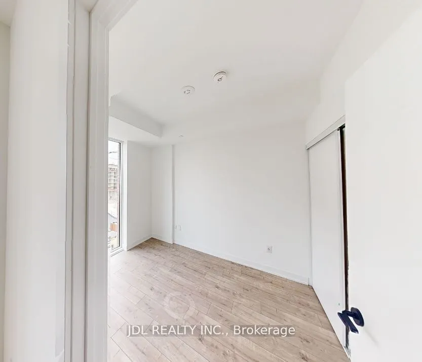 215 Lakeshore Road W #519