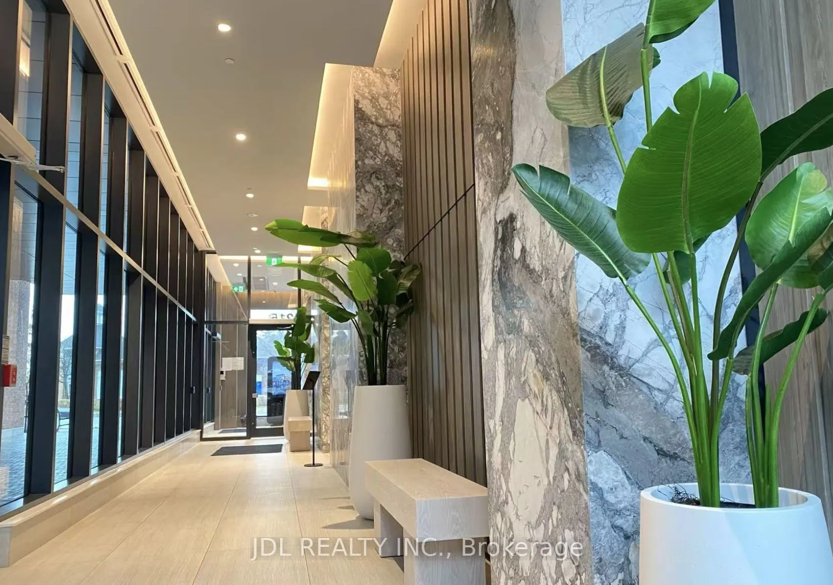 215 Lakeshore Road W #519