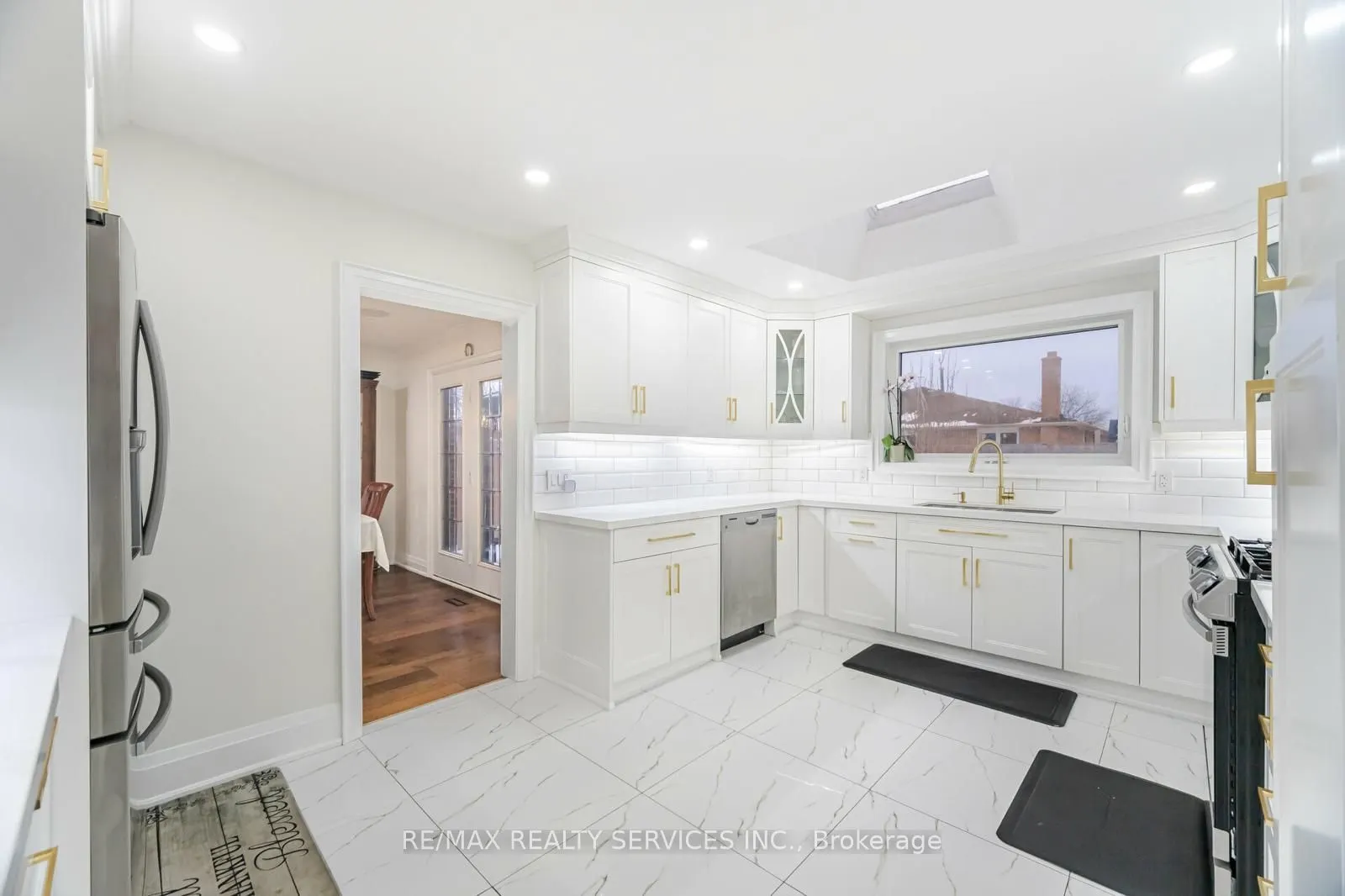 277 Centre Street N
