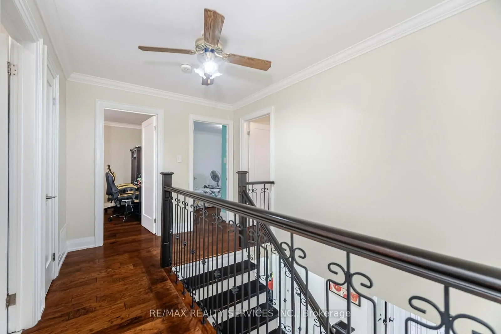 277 Centre Street N