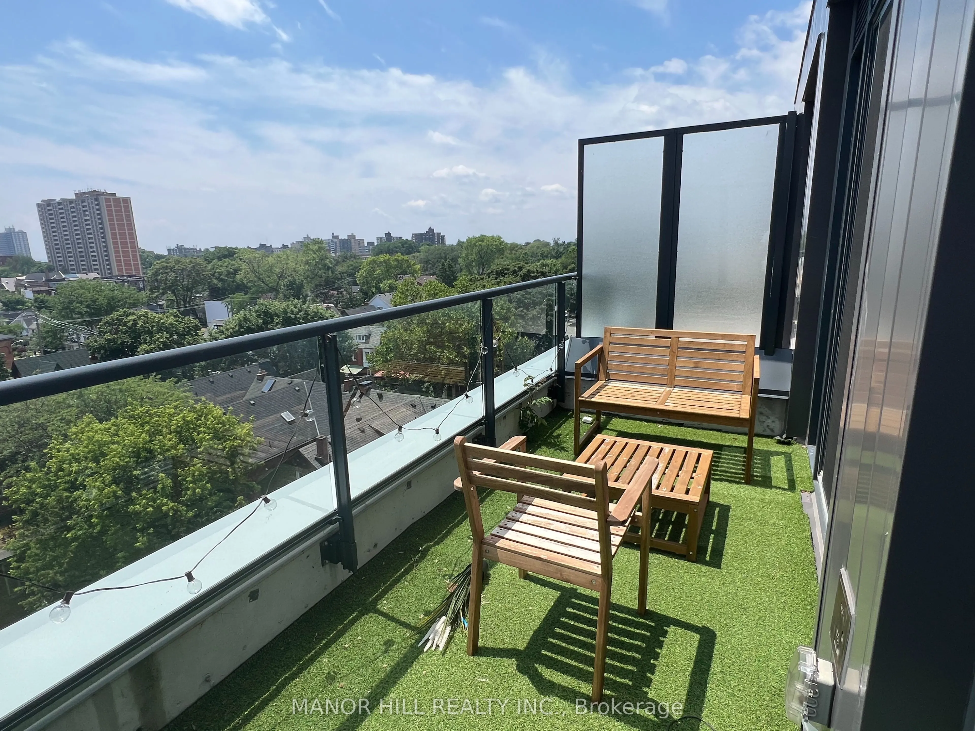 57 Brock Avenue, #706