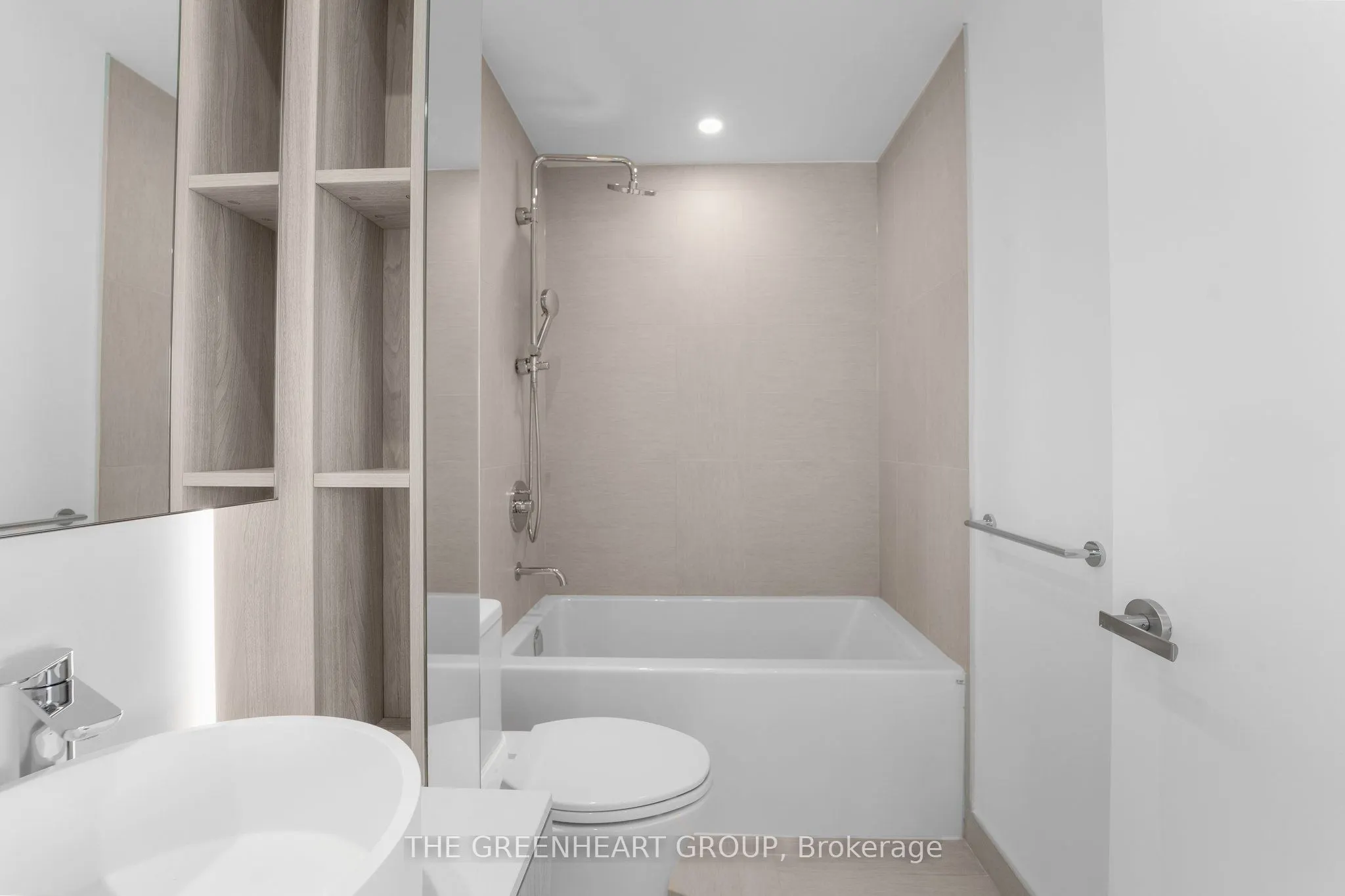 28 Ann Street #908