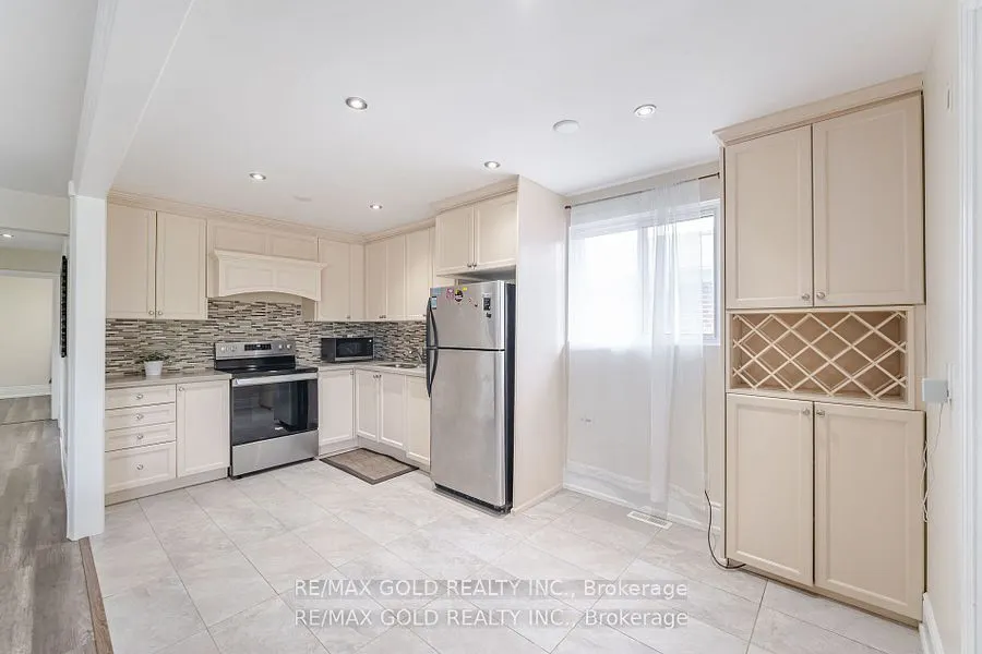 774 EAGLEMOUNT Crescent