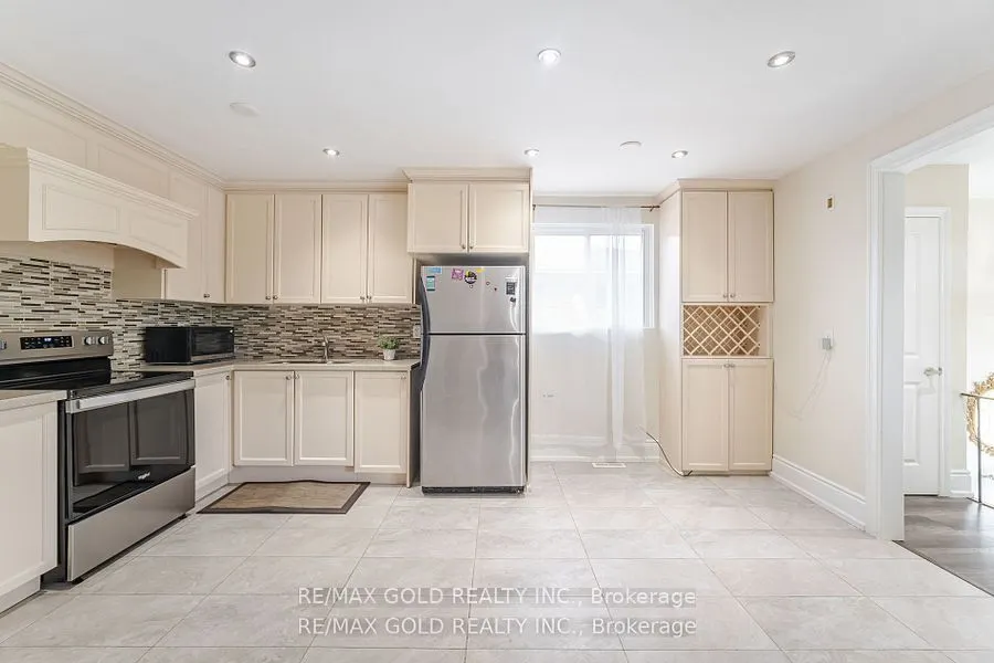 774 EAGLEMOUNT Crescent