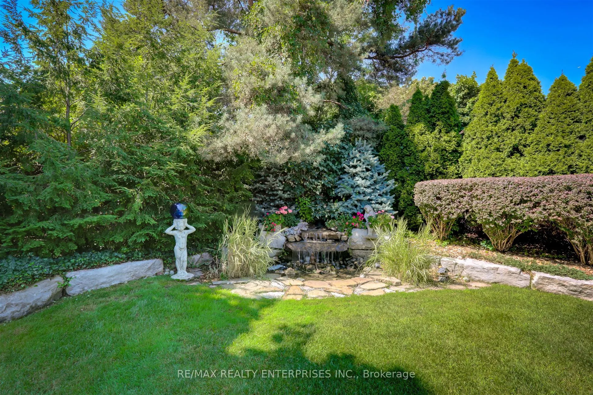 1522 Glenhill Crescent