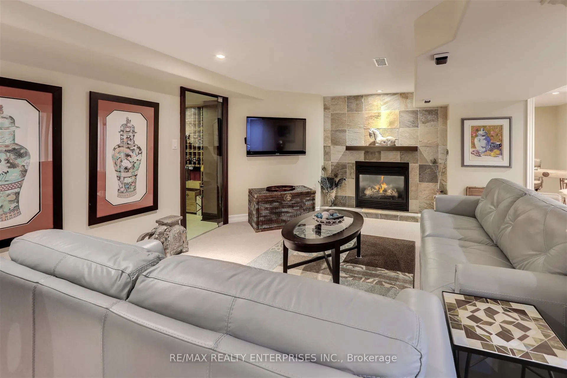 1522 Glenhill Crescent
