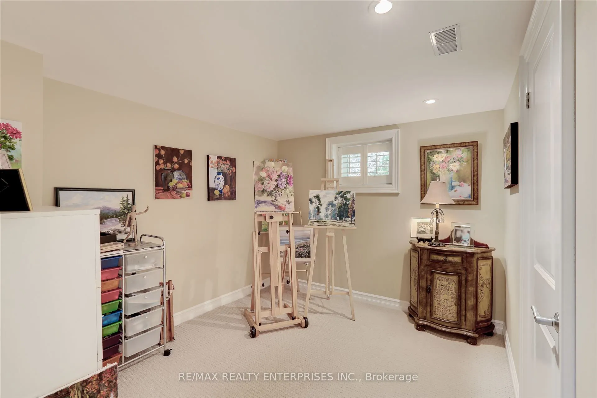 1522 Glenhill Crescent