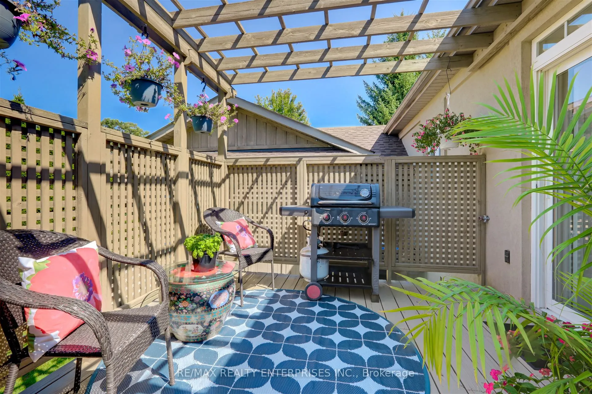 1522 Glenhill Crescent