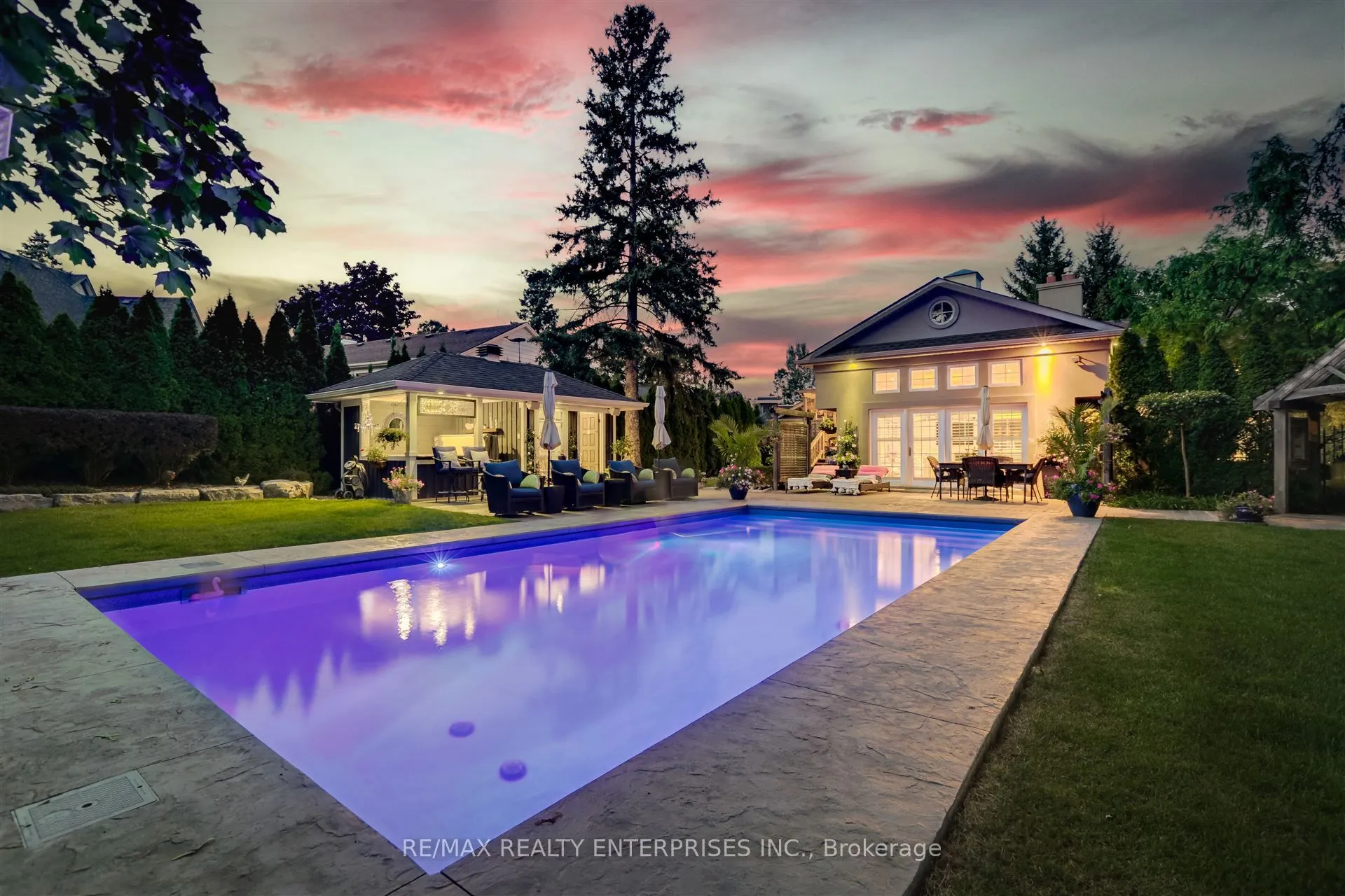 1522 Glenhill Crescent