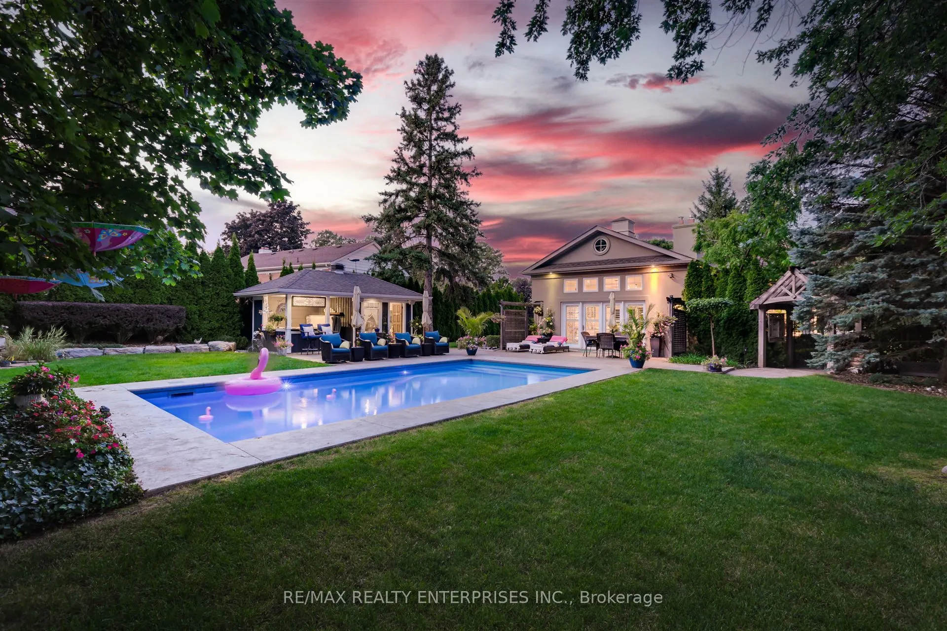 1522 Glenhill Crescent