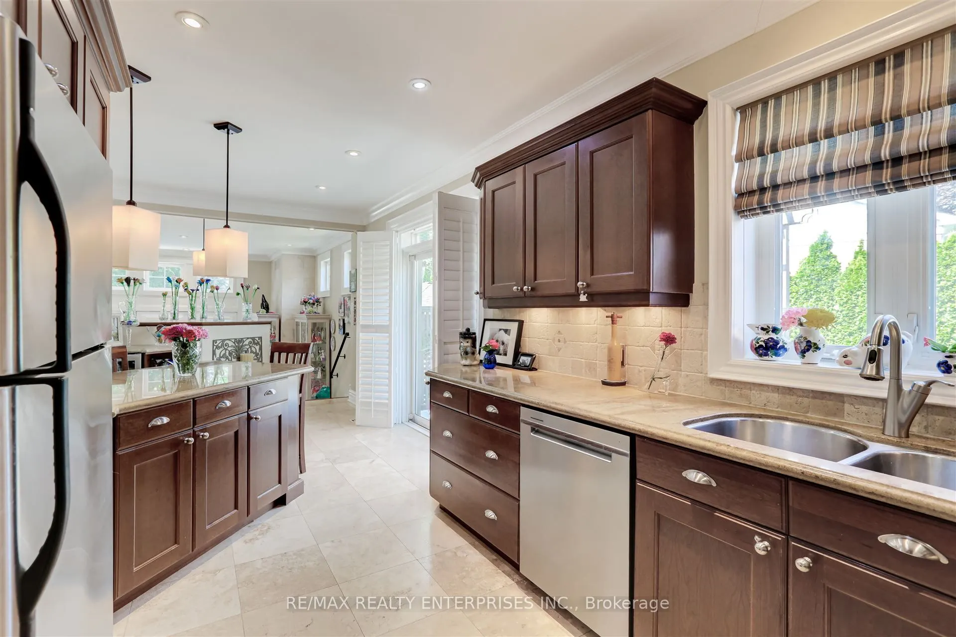 1522 Glenhill Crescent