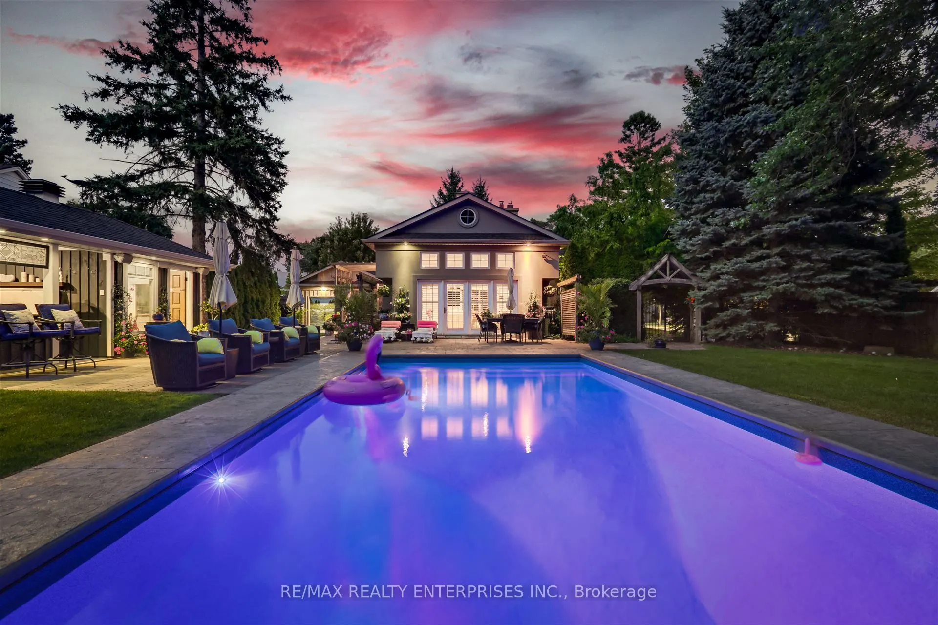 1522 Glenhill Crescent