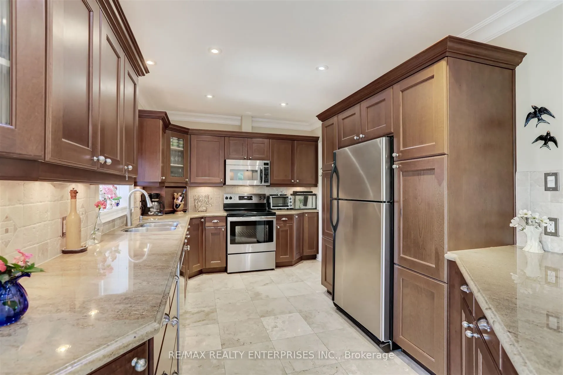 1522 Glenhill Crescent