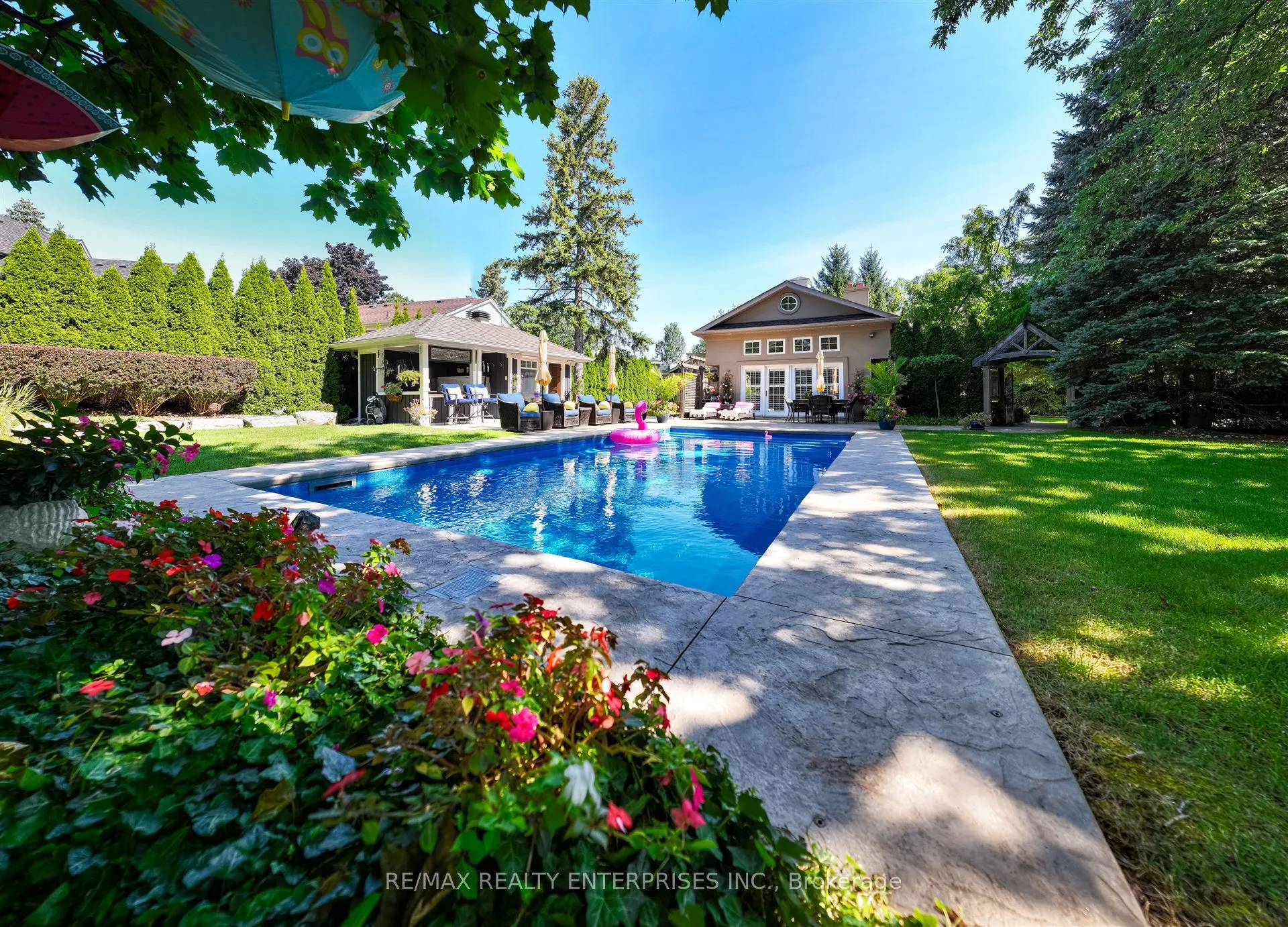 1522 Glenhill Crescent