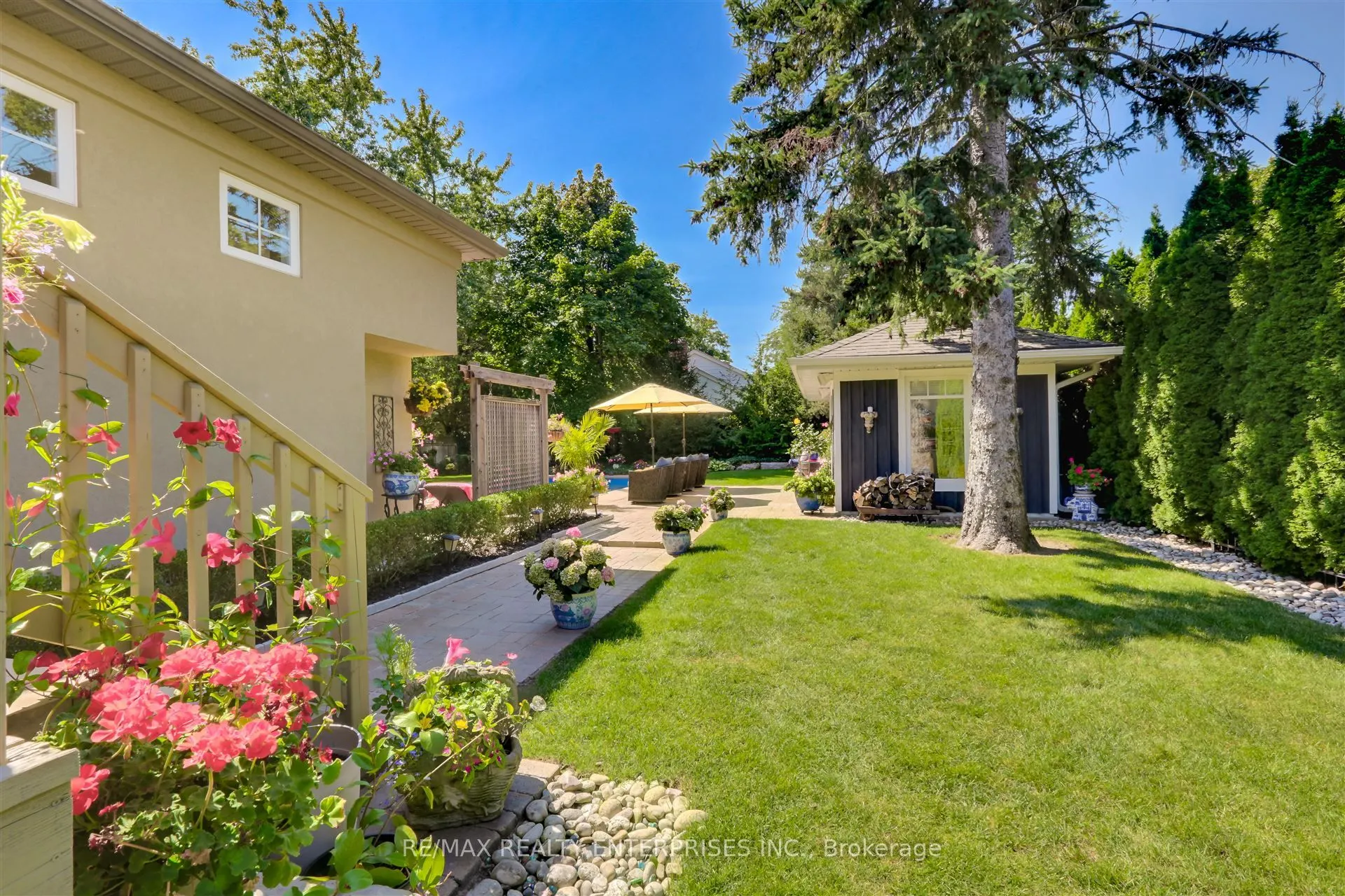 1522 Glenhill Crescent