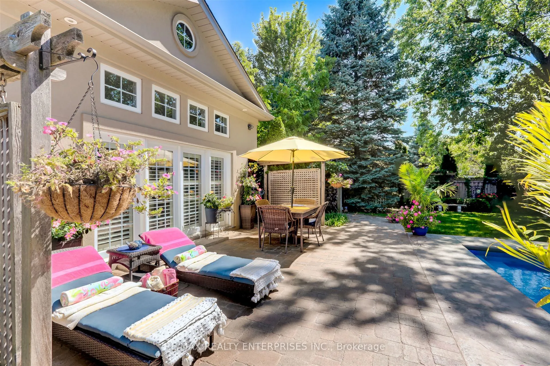 1522 Glenhill Crescent