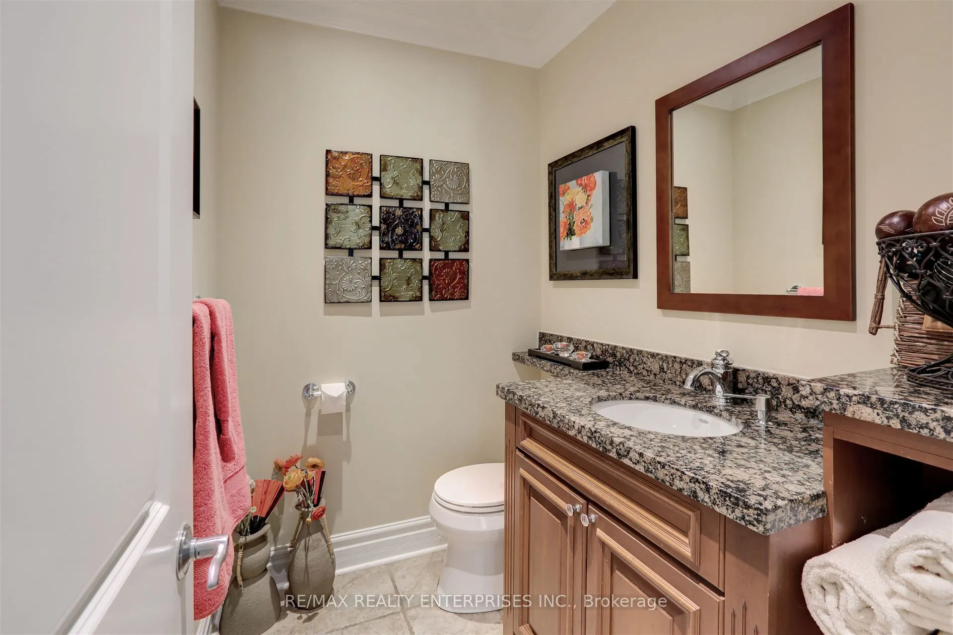 1522 Glenhill Crescent
