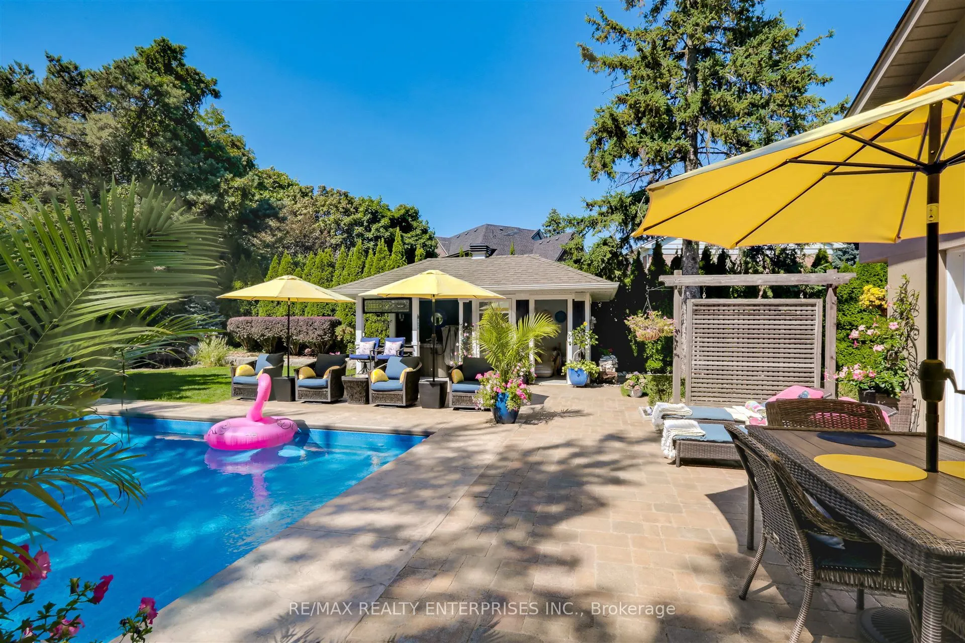 1522 Glenhill Crescent