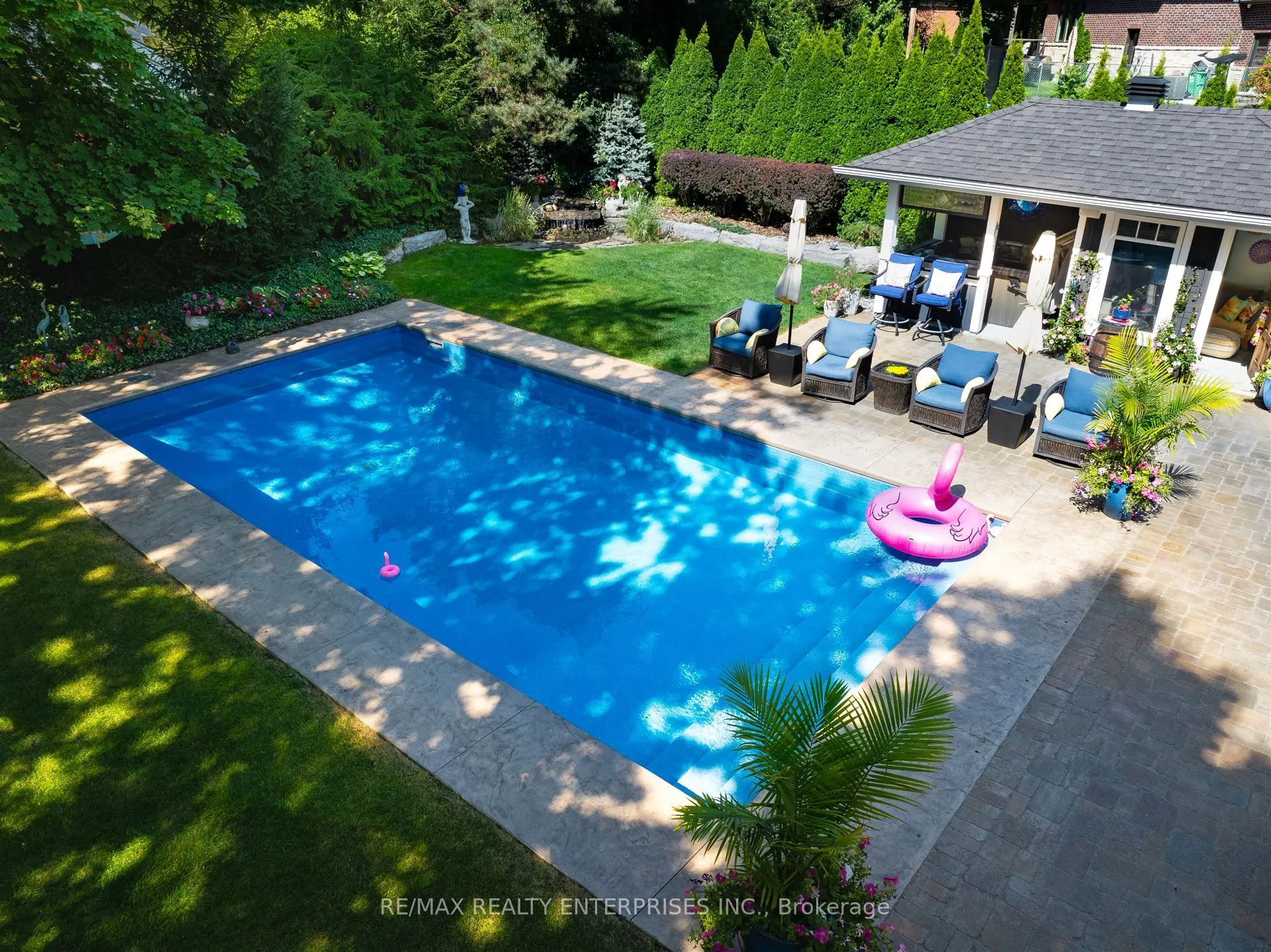 1522 Glenhill Crescent