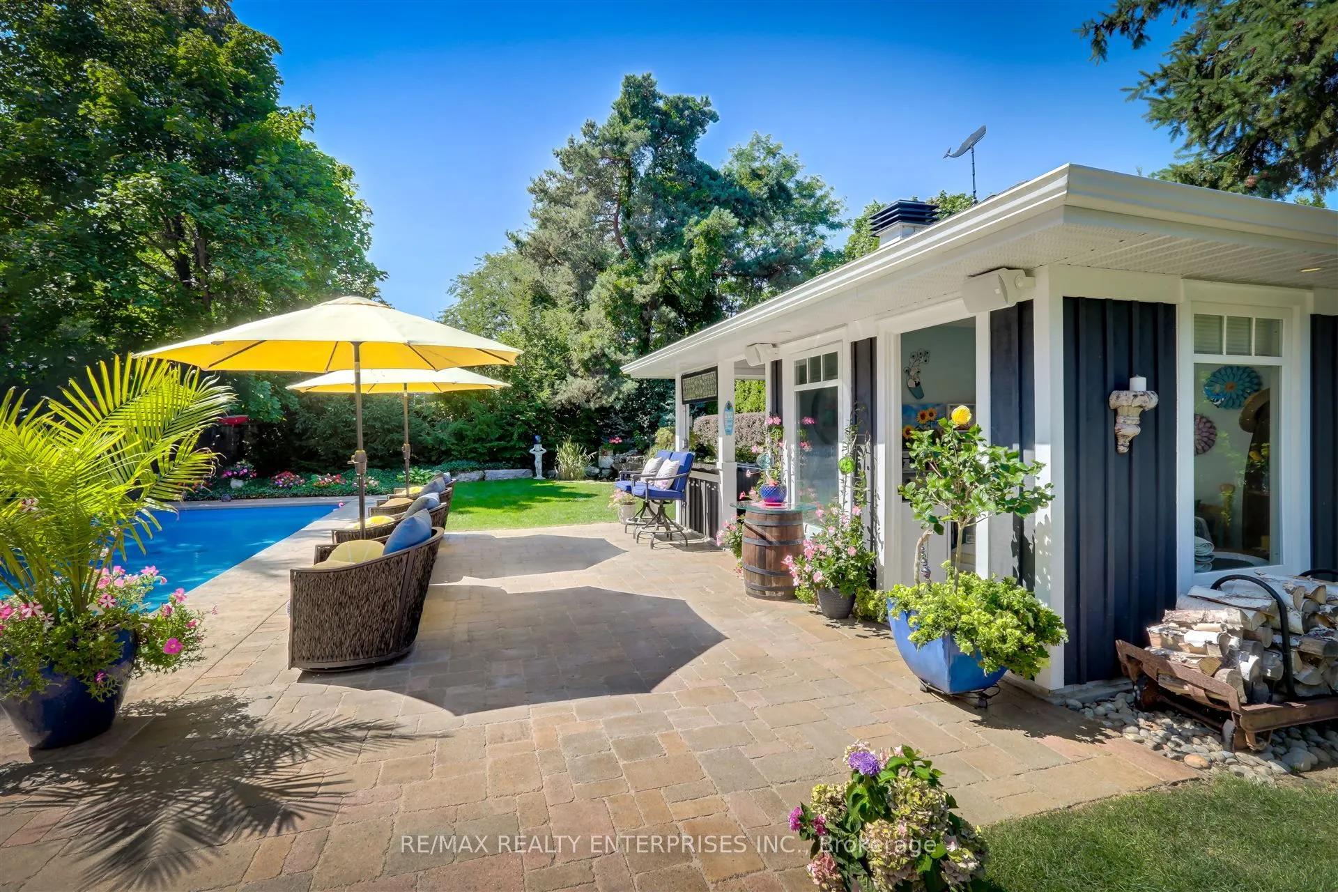 1522 Glenhill Crescent